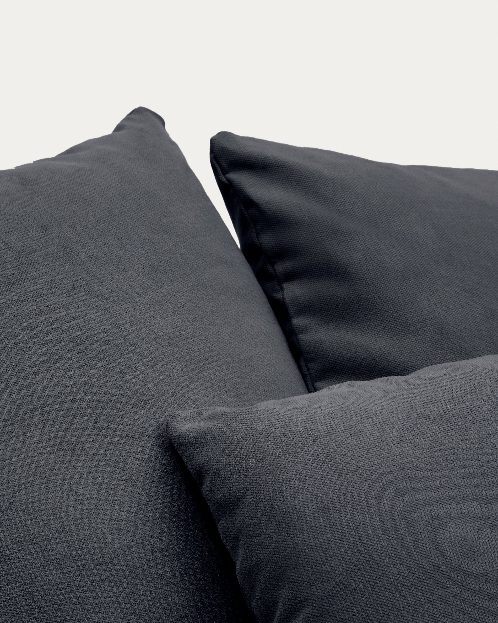 Nora armchair cover in anthracite grey linen and cotton 140cm - Detail