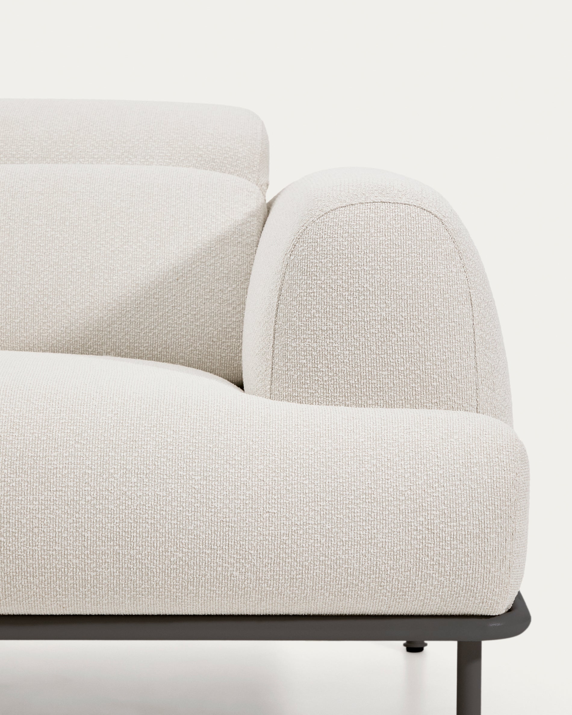 Aurum 2-seater sofa in ecru chenille with reclining headrest and matte grey metal base 214 cm FSC Mix Credit - Detail