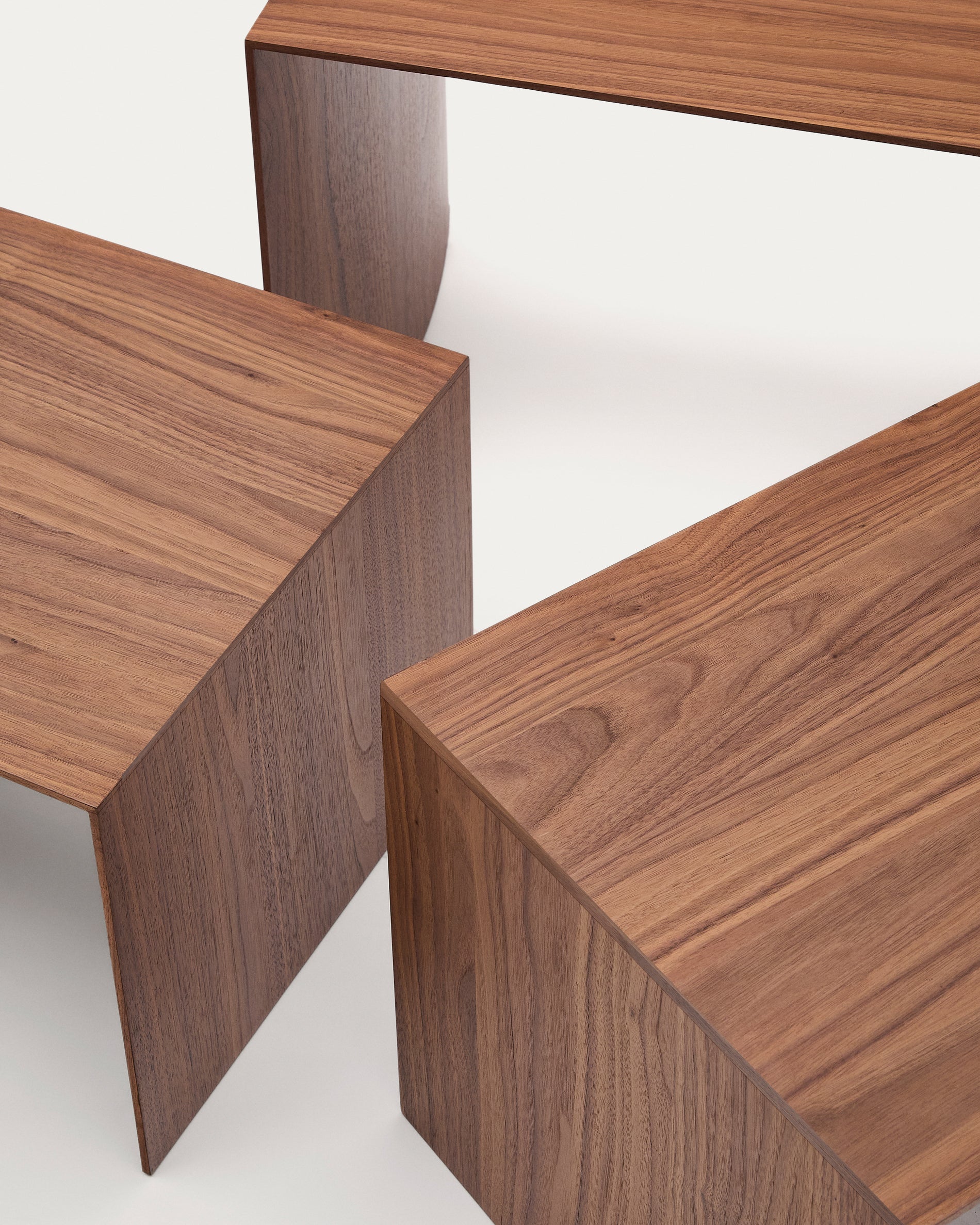 Litto set of 3 walnut veneer nesting tables 60 x 40 / 51 x 36 / 42 x 31 cm - Detail