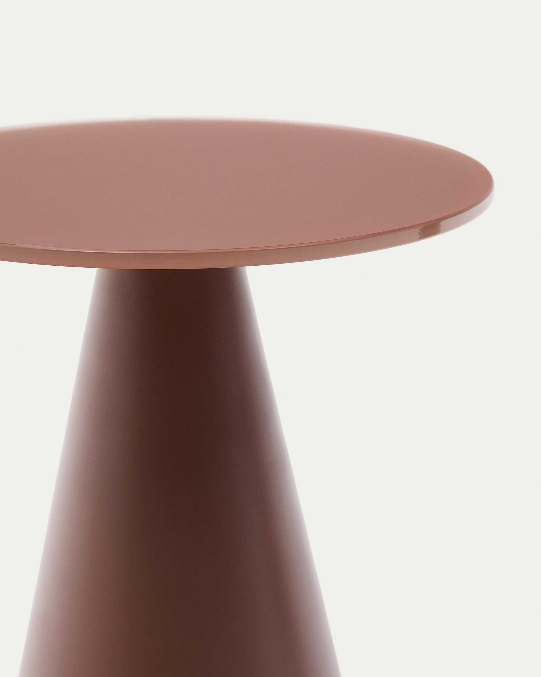 Wilshire side table with frosted tempered glass and matt terracotta painted steel finish Ø30cm - Detail