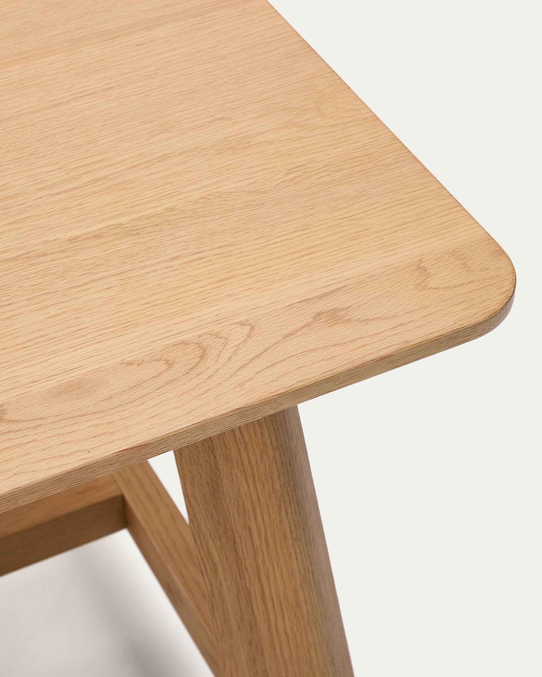 Idun table made of veneer and solid oak wood with natural tone finish FSC Mix Credit 220x100cm