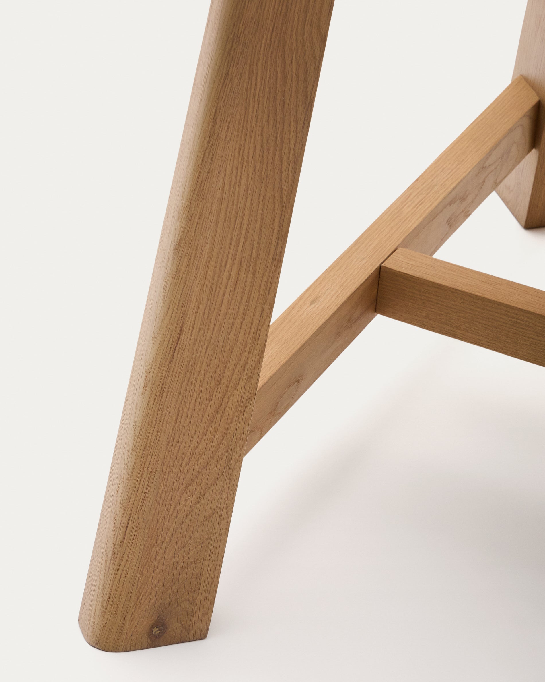 Idun table made of veneer and solid oak wood with natural tone finish FSC Mix Credit 220x100cm