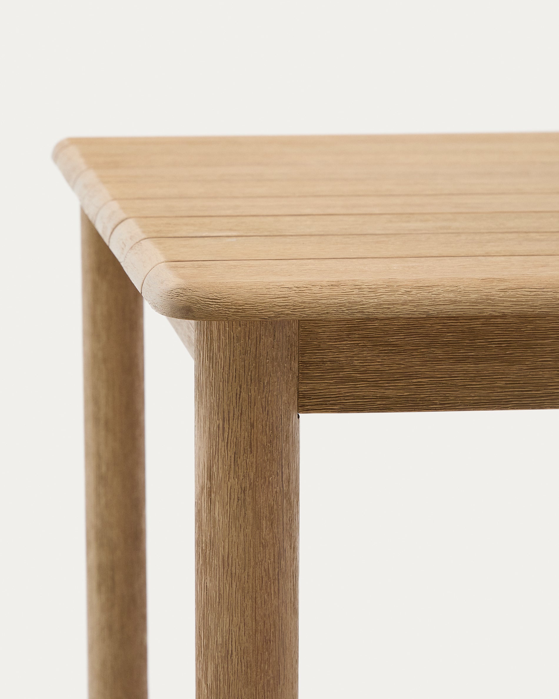 Sori table in FSC 100% solid acacia wood 135 x 135cm - Detail