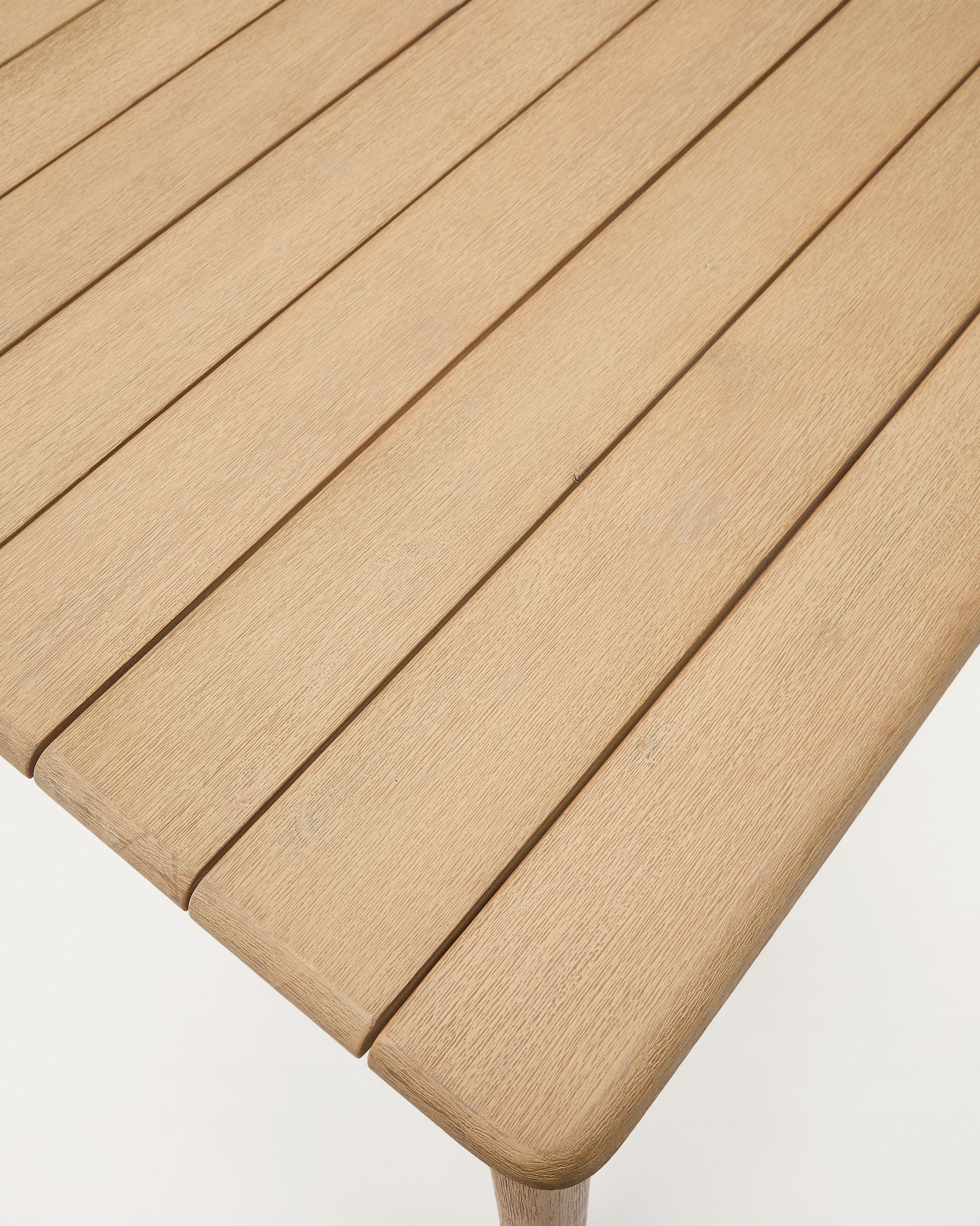 Sori table in FSC 100% solid acacia wood 135 x 135cm - Detail