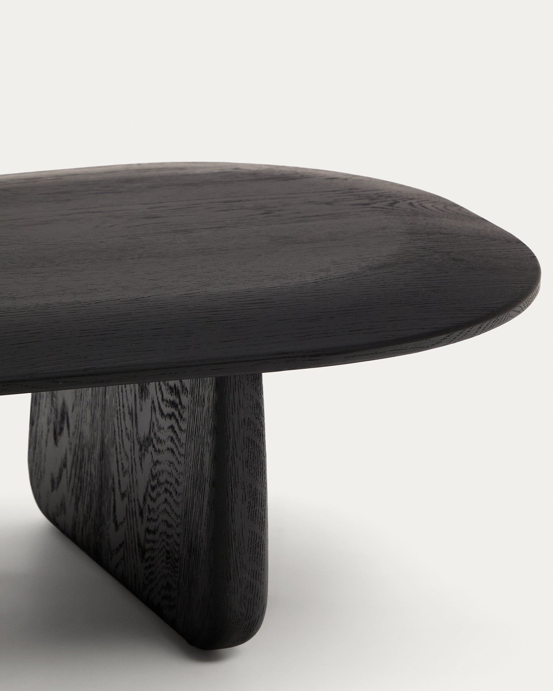 Pirita coffee table made from solid oak wood in a black finish, 146 x 56.5 cm FSC 100% - Detail