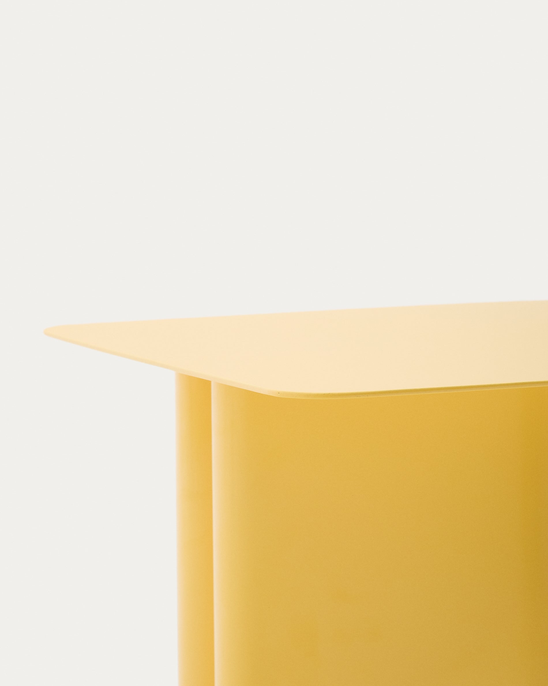 Arvin yellow iron side table 42 x 42cm - Detail