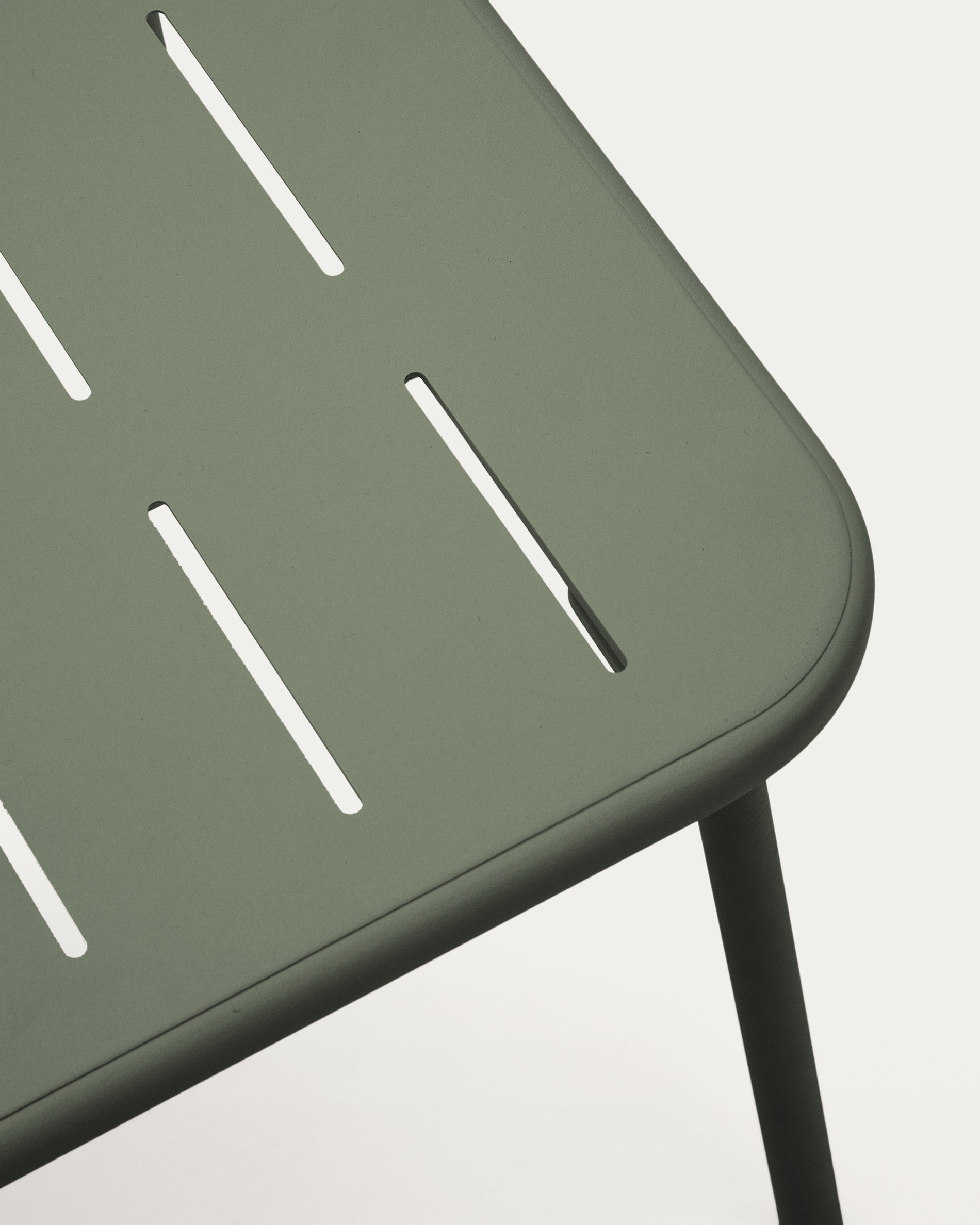 Zivia outdoor coffee table in green galvanised steel 90 x 50cm - Detail