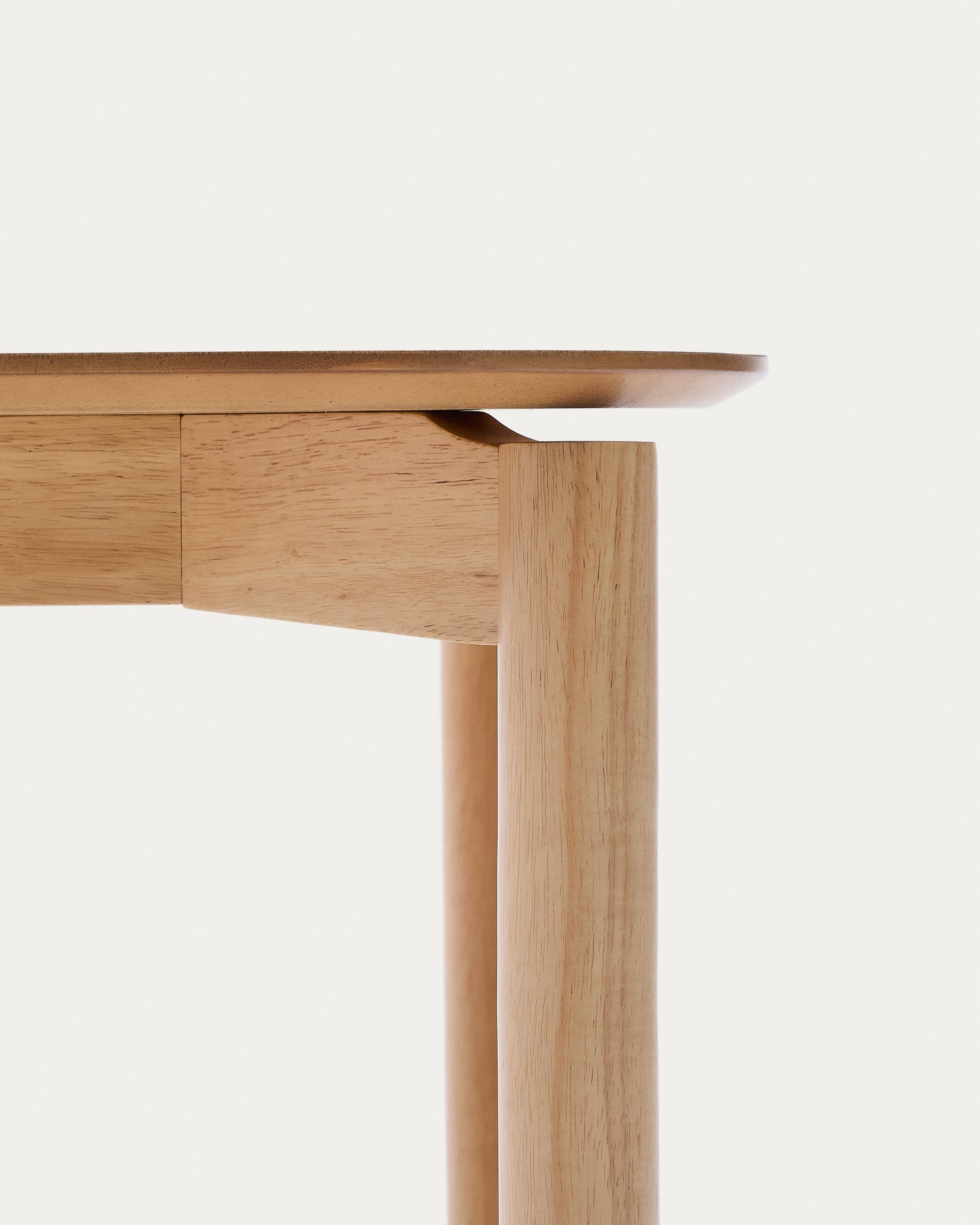 Indara square table in ash veneer with natural finish 100 x 100 cm - Detail