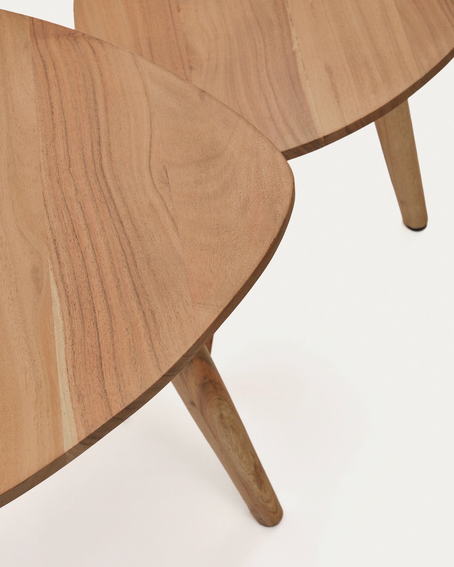 Duvani set of 2 side tables in solid acacia wood with bleached finish - Detail