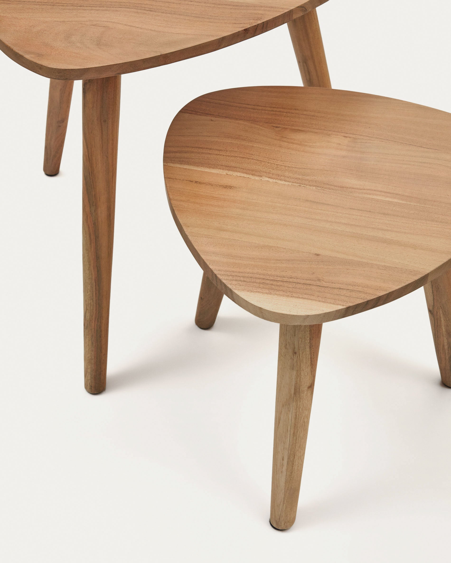Duvani set of 2 side tables in solid acacia wood with bleached finish - Detail