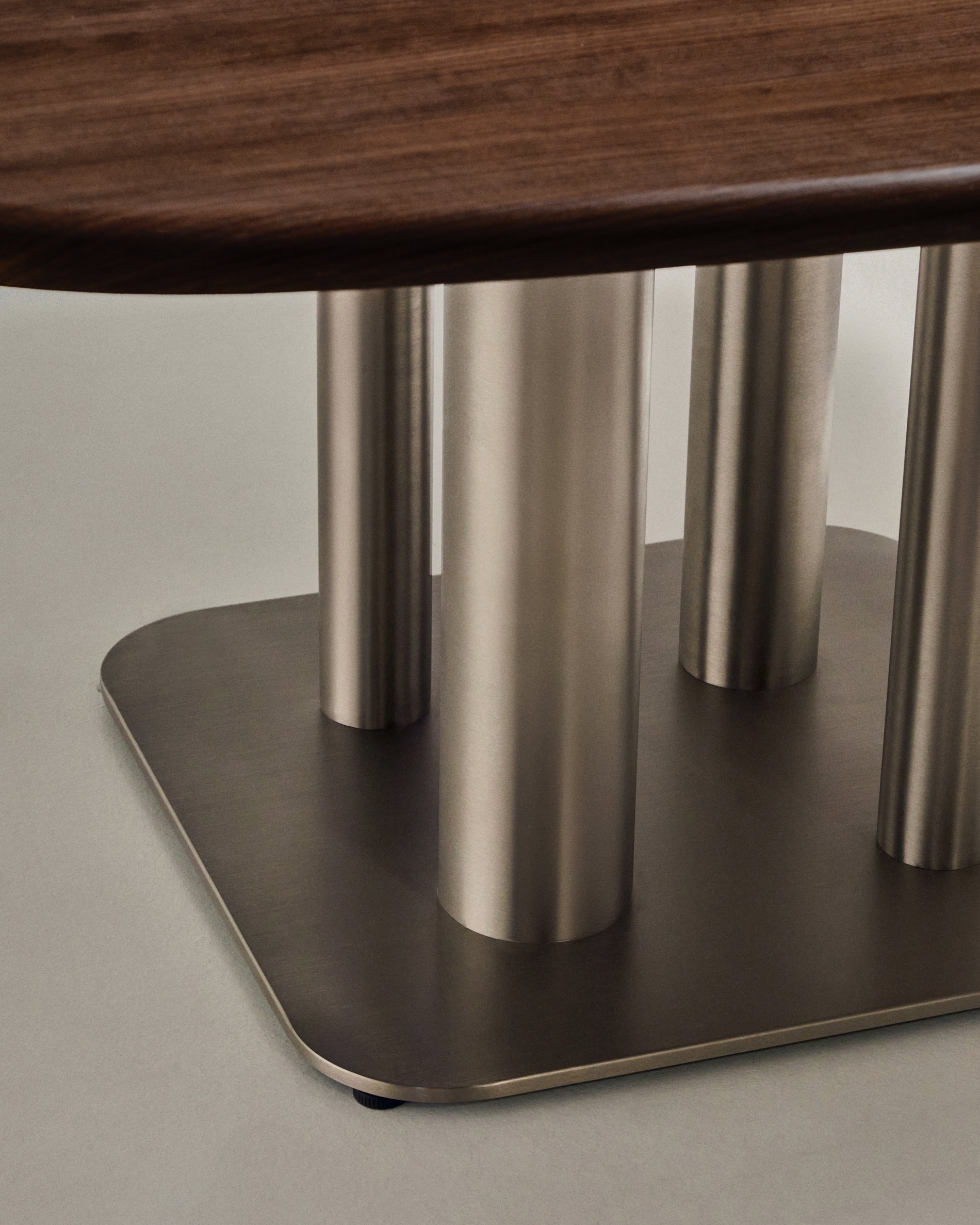 Melvar table made from walnut veneer and legs with brushed stainless steel base 150 x 150cm - Detail