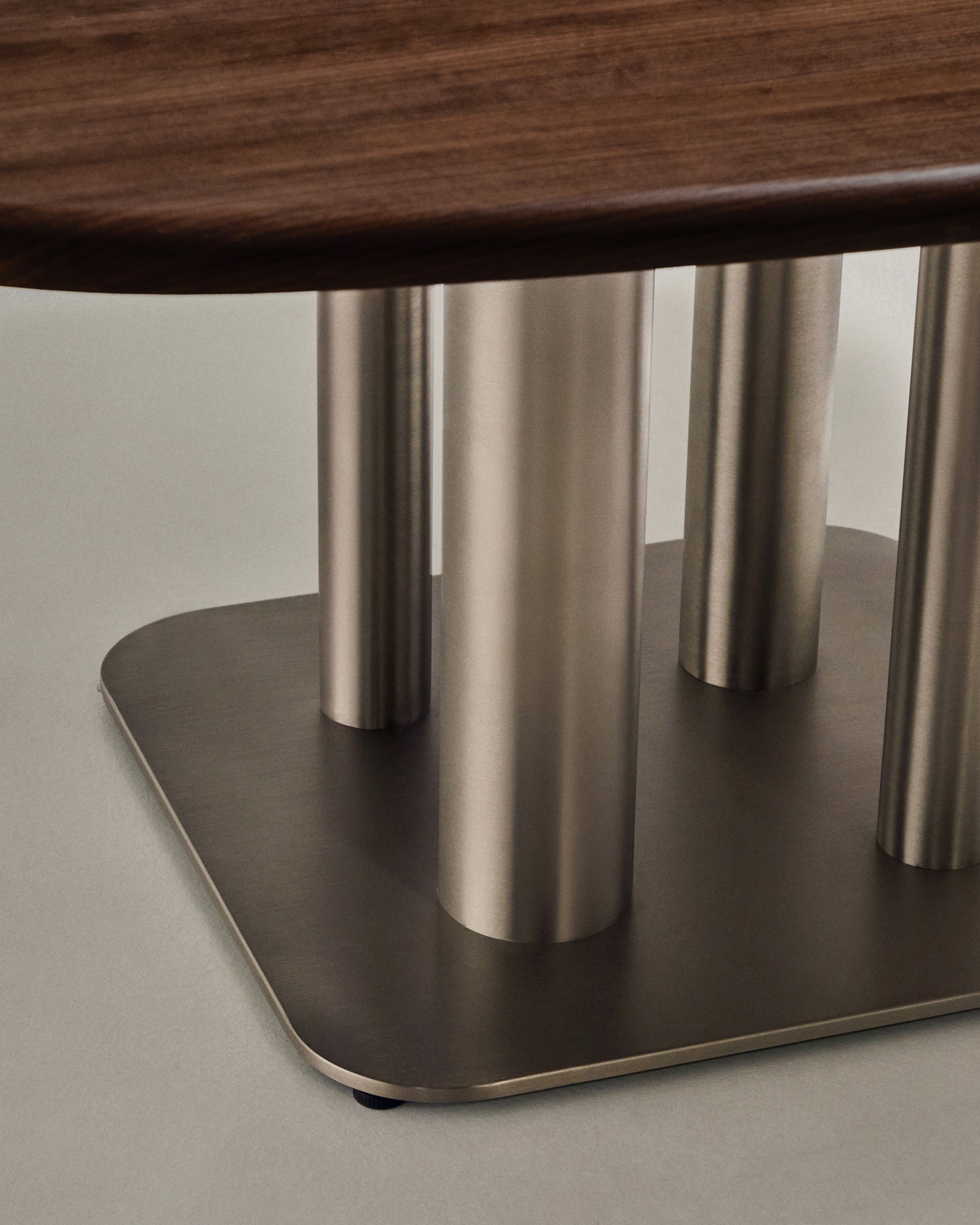 Melvar table made from walnut veneer and legs with brushed stainless steel base 121 x 121cm - Detail