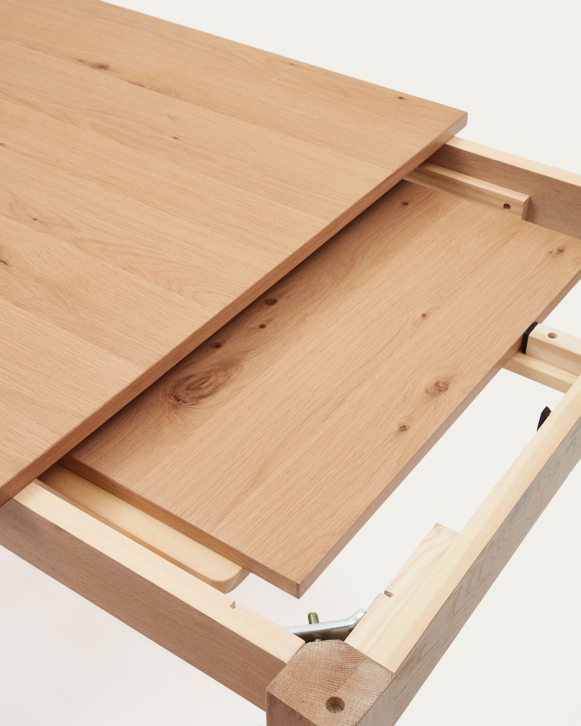 Yain extendable table with oak veneer and solid oak, 160 (220) x 80 cm - Detail