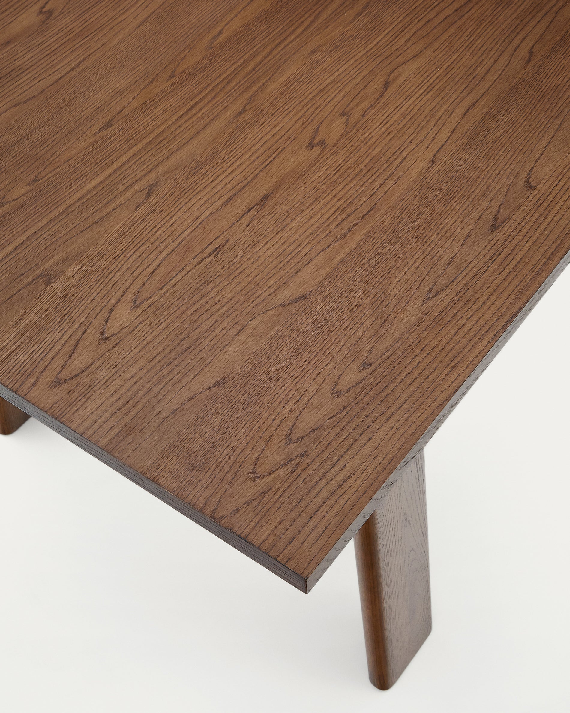 Arlen extendable table in solid oak wood and veneer with a walnut finish 200(250) 95 cm FSC Mix Credit - Detail