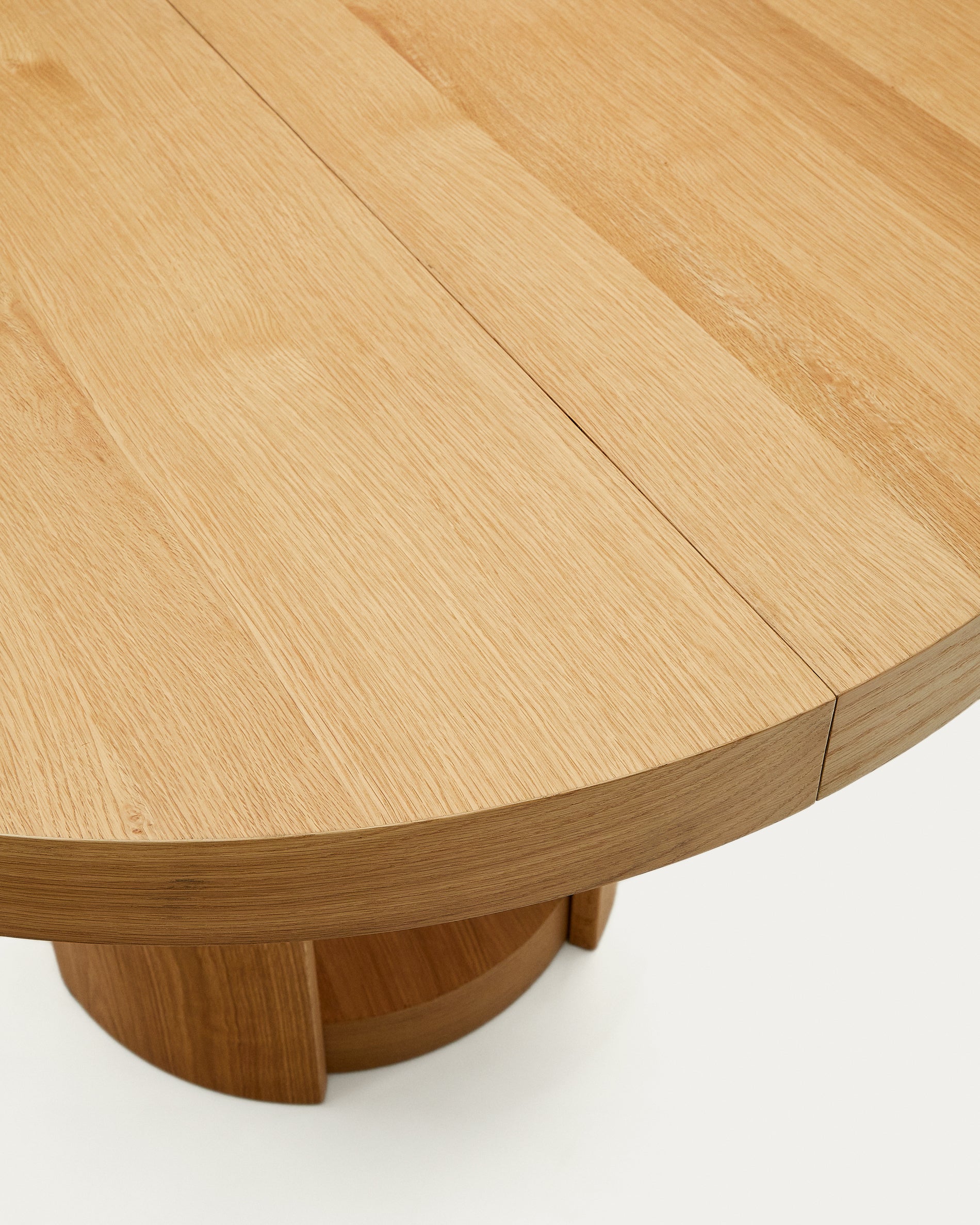 Artis extendable round table in solid oak wood and veneer, 150 (200) cm x 80 cm FSC 100% - Detail