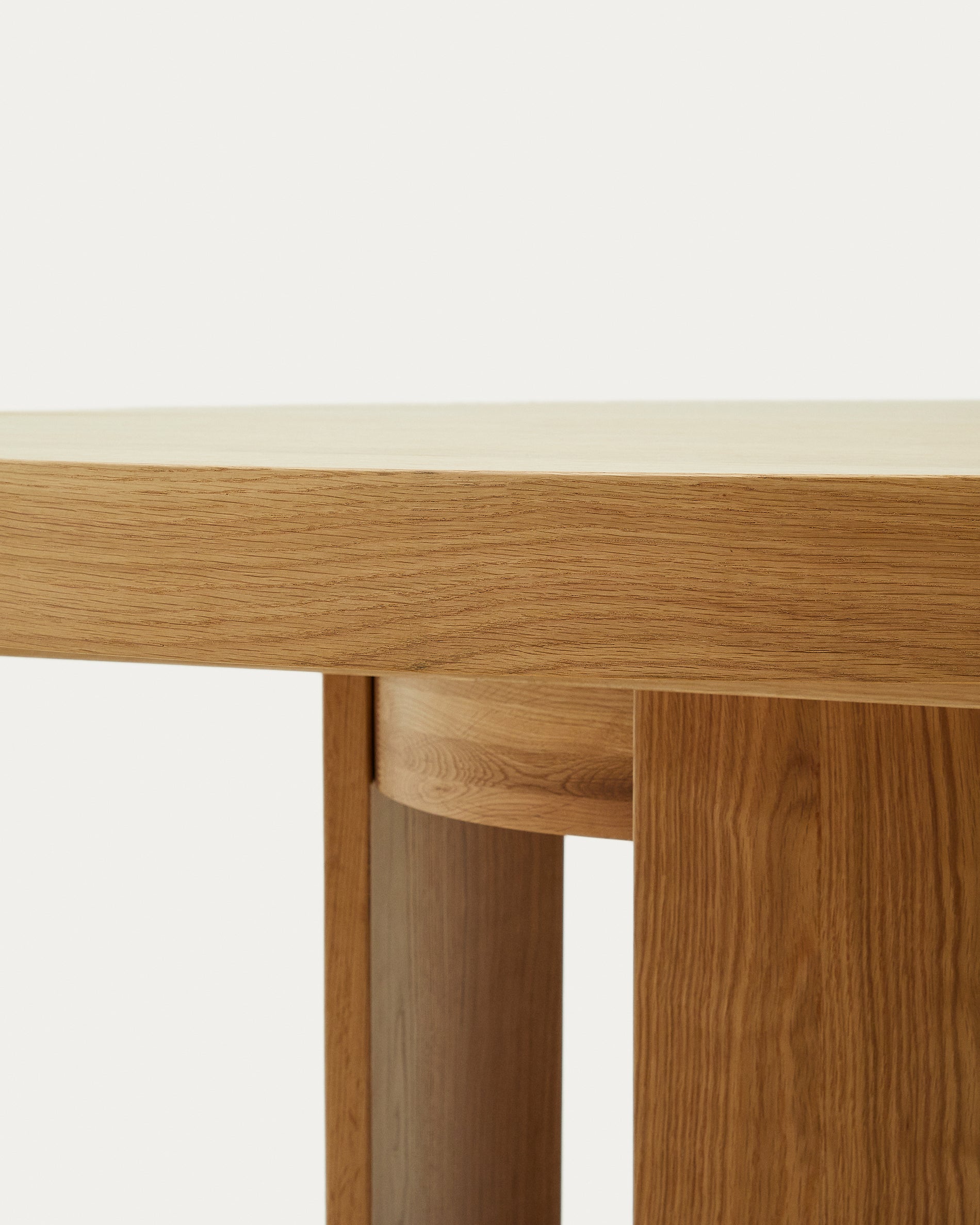 Artis extendable round table in solid oak wood and veneer, 150 (200) cm x 80 cm FSC 100% - Detail
