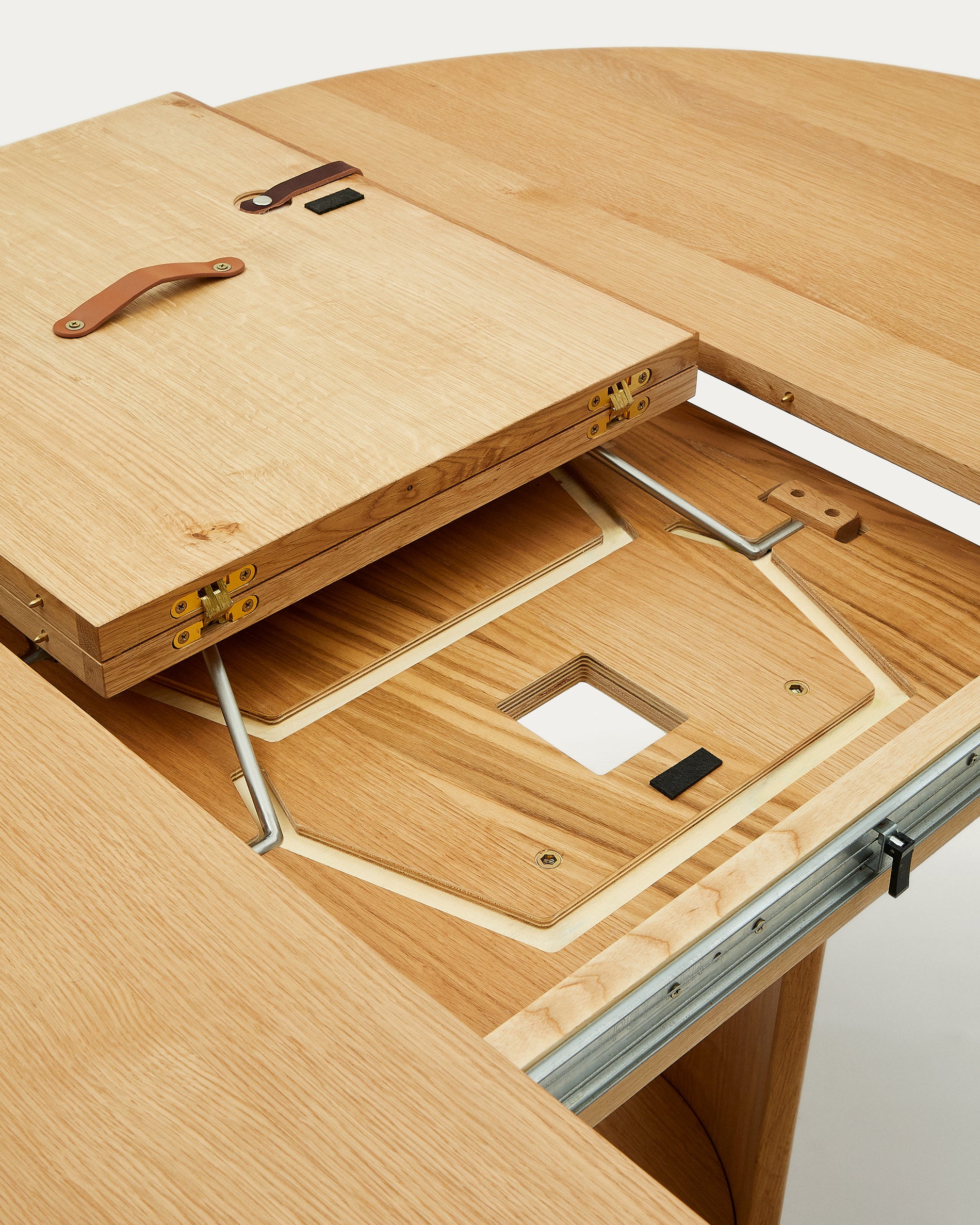 Artis extendable round table in solid oak wood and veneer, 150 (200) cm x 80 cm FSC 100% - Detail