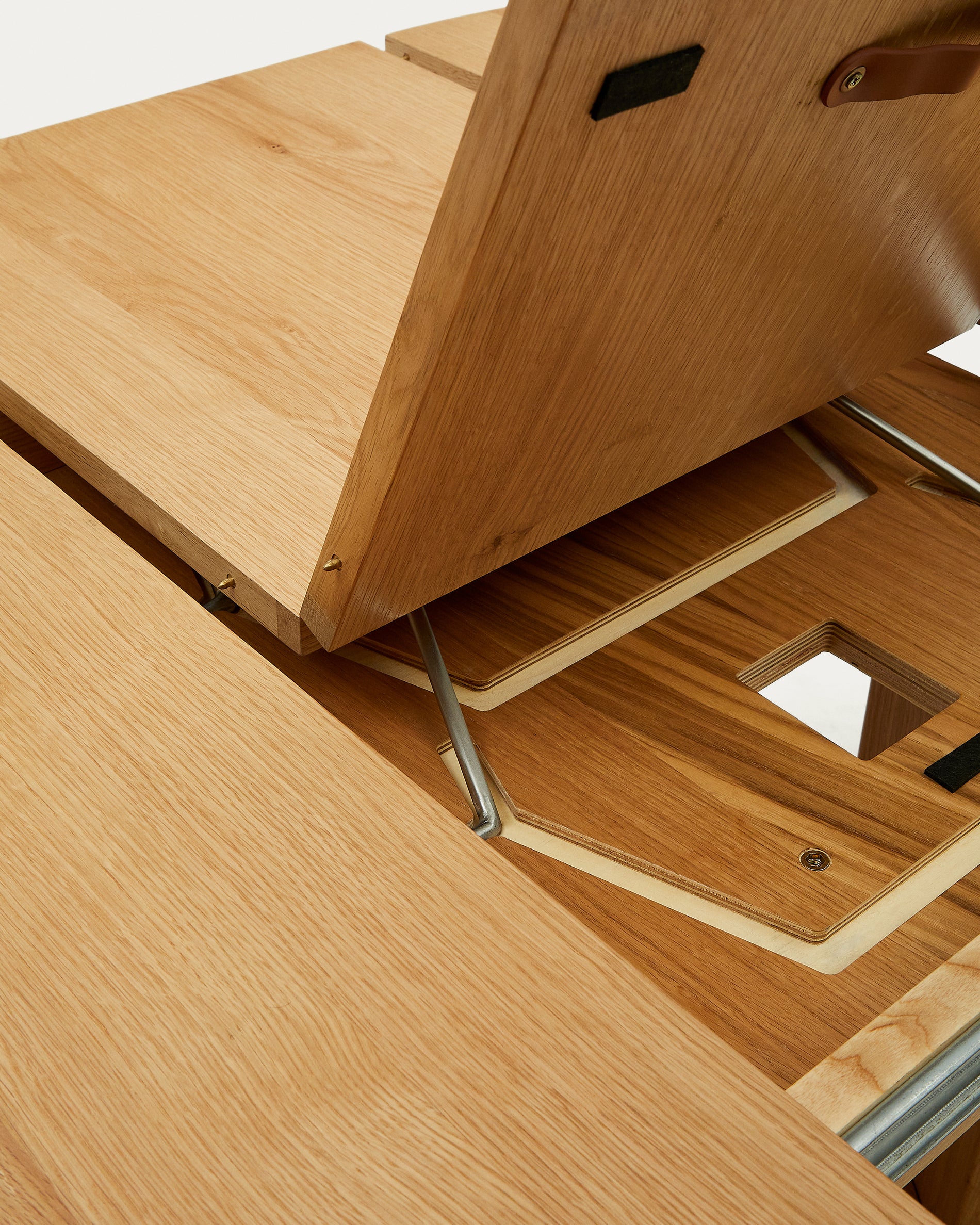 Artis extendable round table in solid oak wood and veneer, 150 (200) cm x 80 cm FSC 100% - Detail