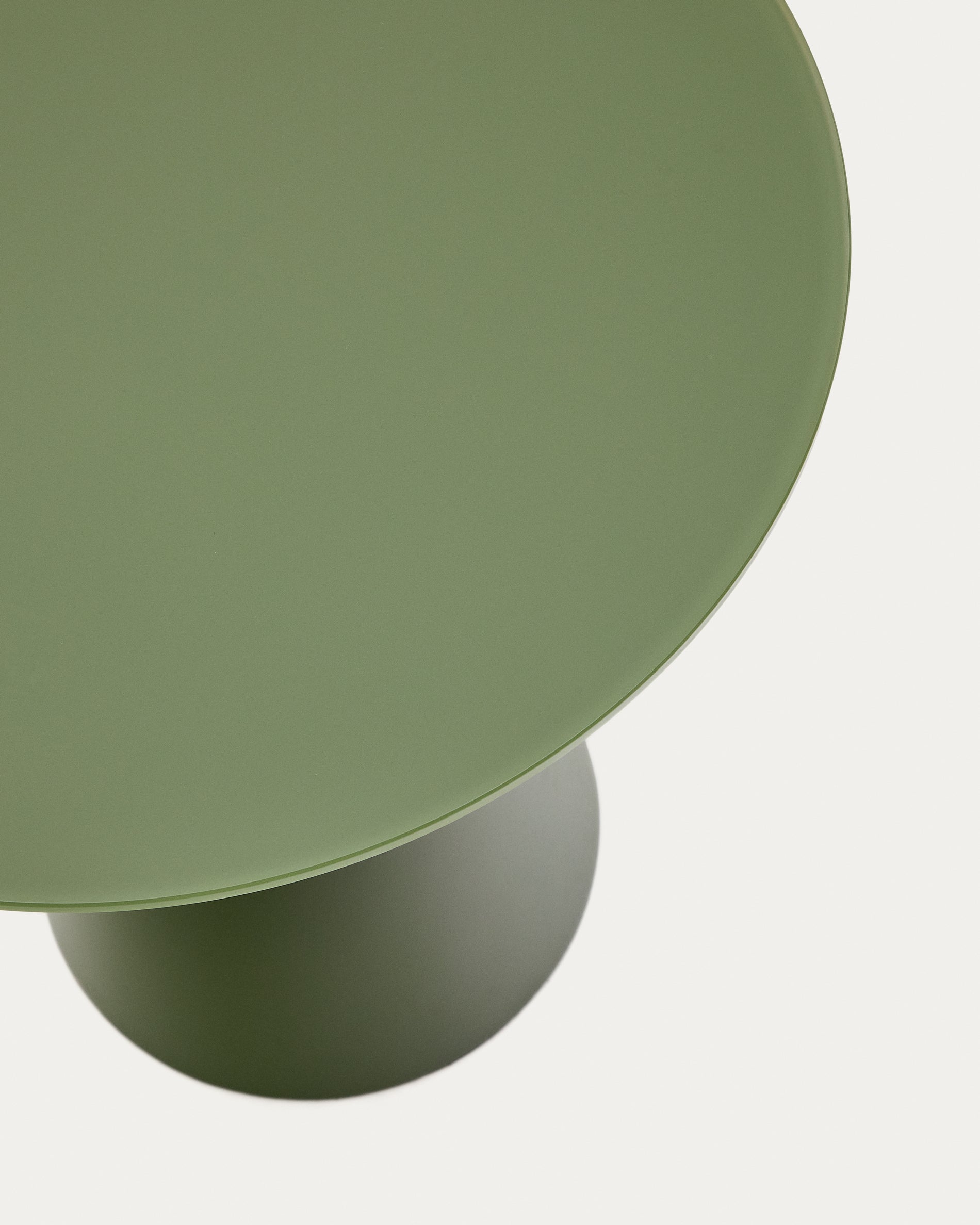 Wilshire side table with frosted tempered glass and matt green painted steel finish Ø50cm - Detail