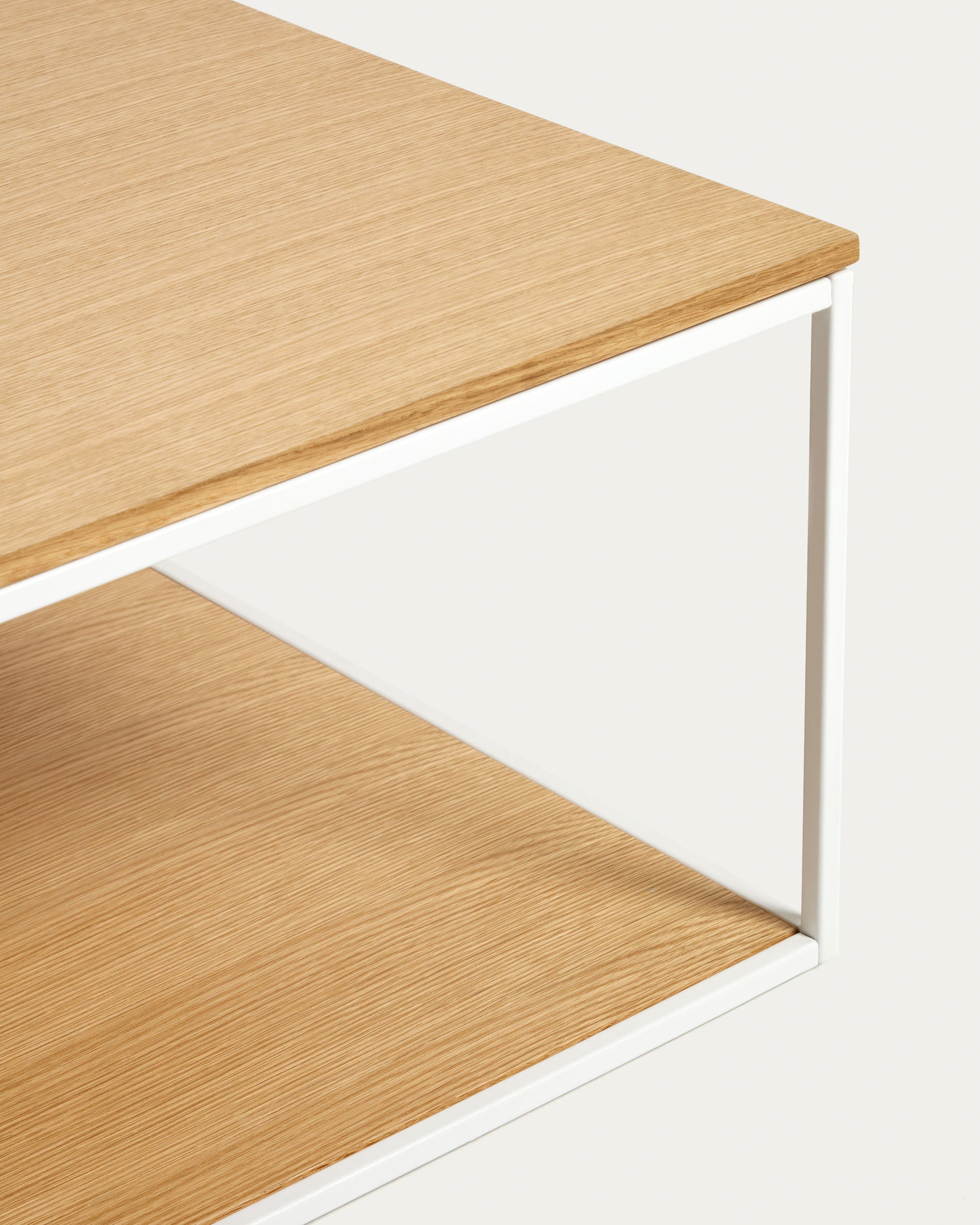 Yoana coffee table with oak veneer table top and base, white metal structure, 80 x 80 cm - Detail