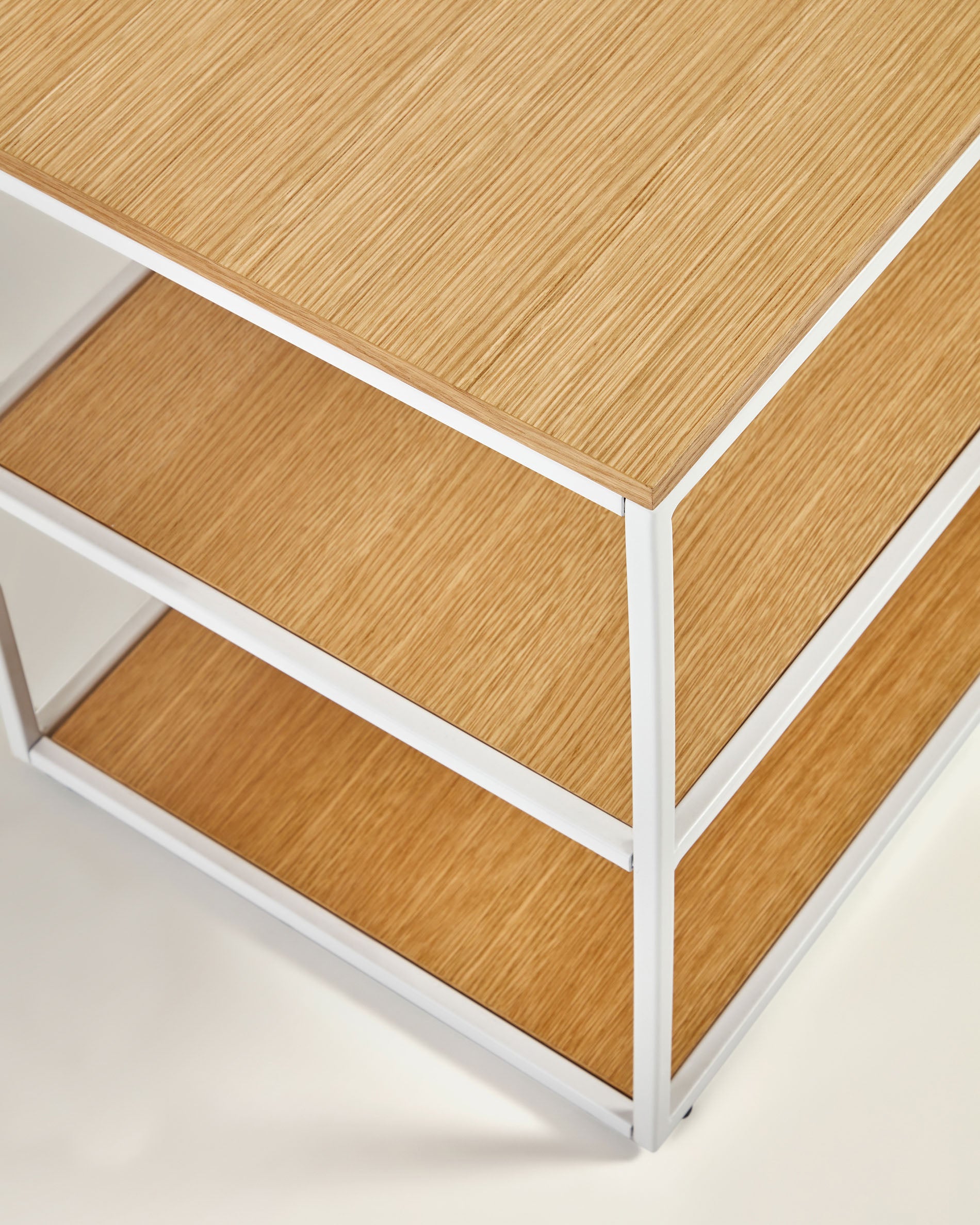 Yoana TV stand with oak veneer and painted white metal structure, 160 x 40 cm - Detail