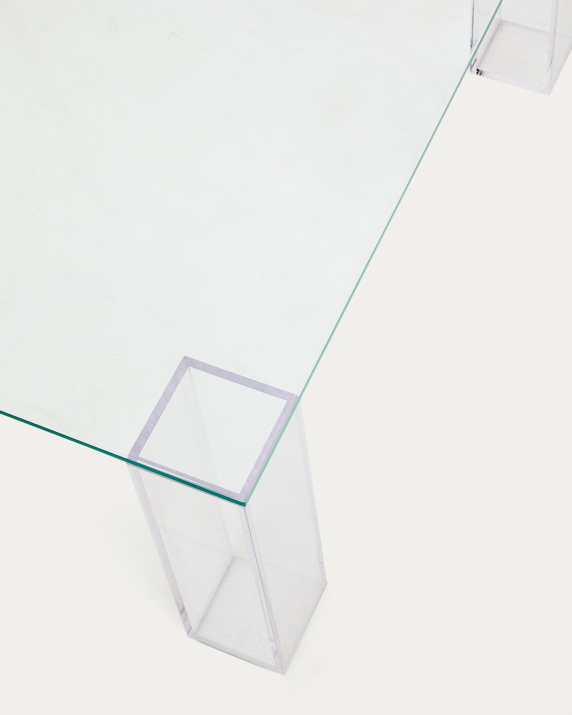 Adularia transparent, tempered-glass side table, 85 x 85 cm - Detail
