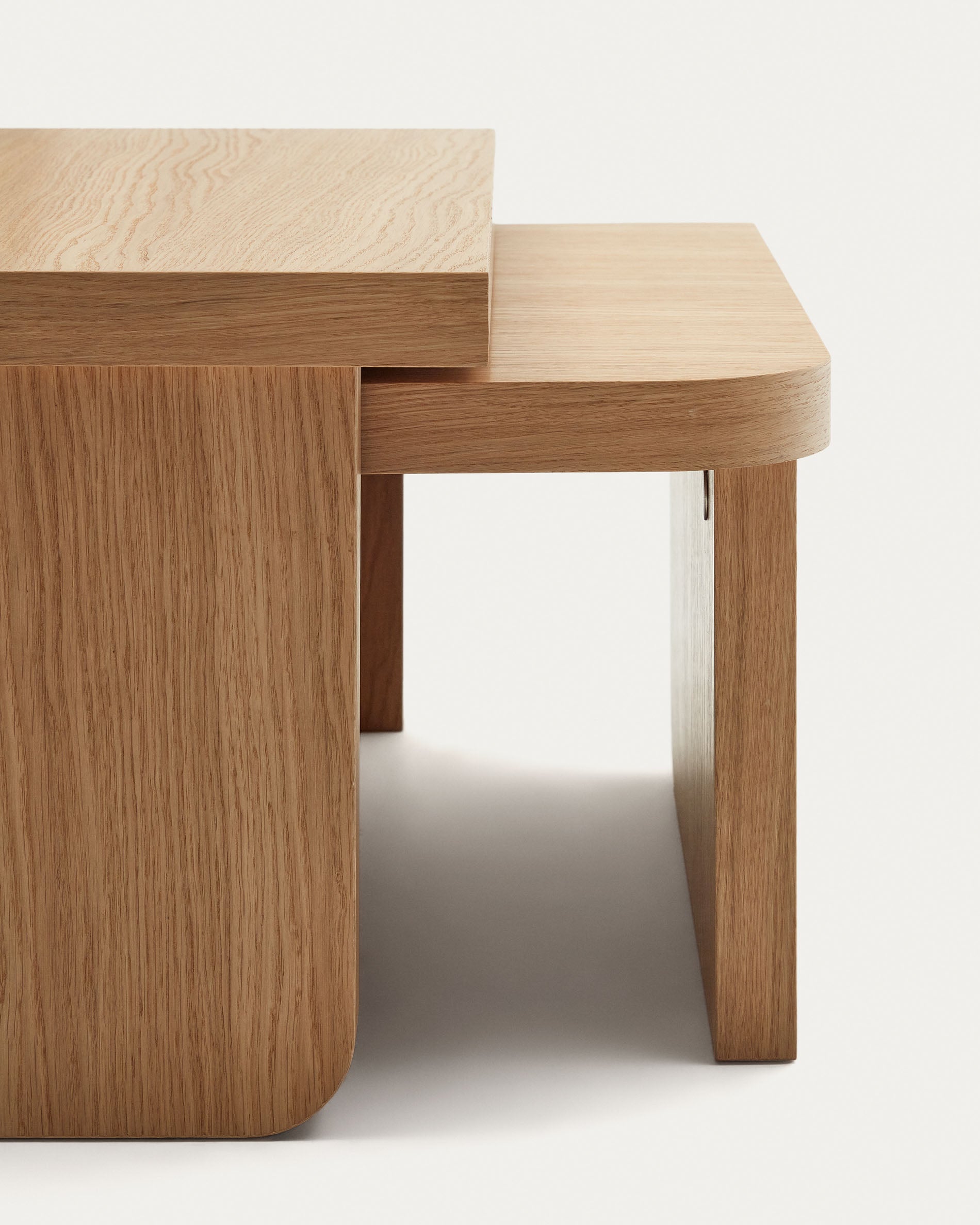 Oaq set of 2 coffee tables in oak wood veneer with natural finish FSC Mix Credit - Detail