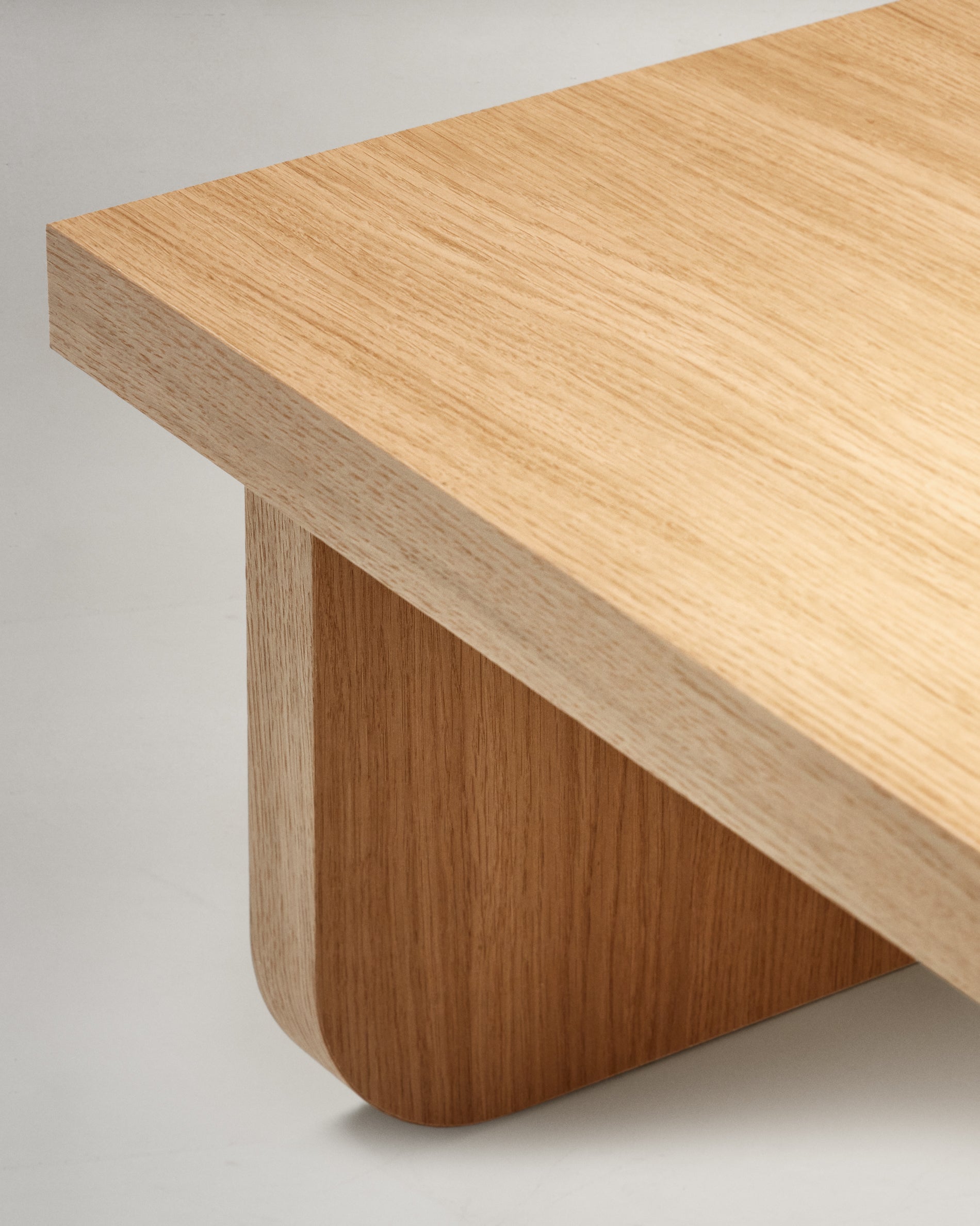 Oaq set of 2 coffee tables in oak wood veneer with natural finish FSC Mix Credit - Detail