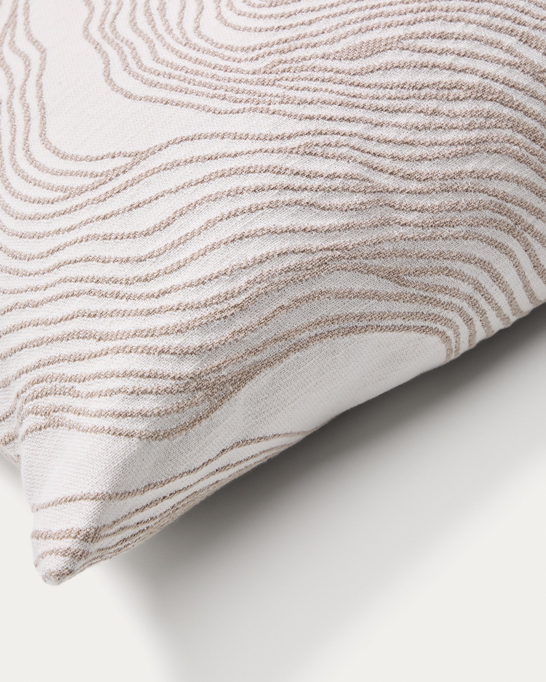 Ondara cushion cover with beige graphic detail 50 x 50cm - Detail