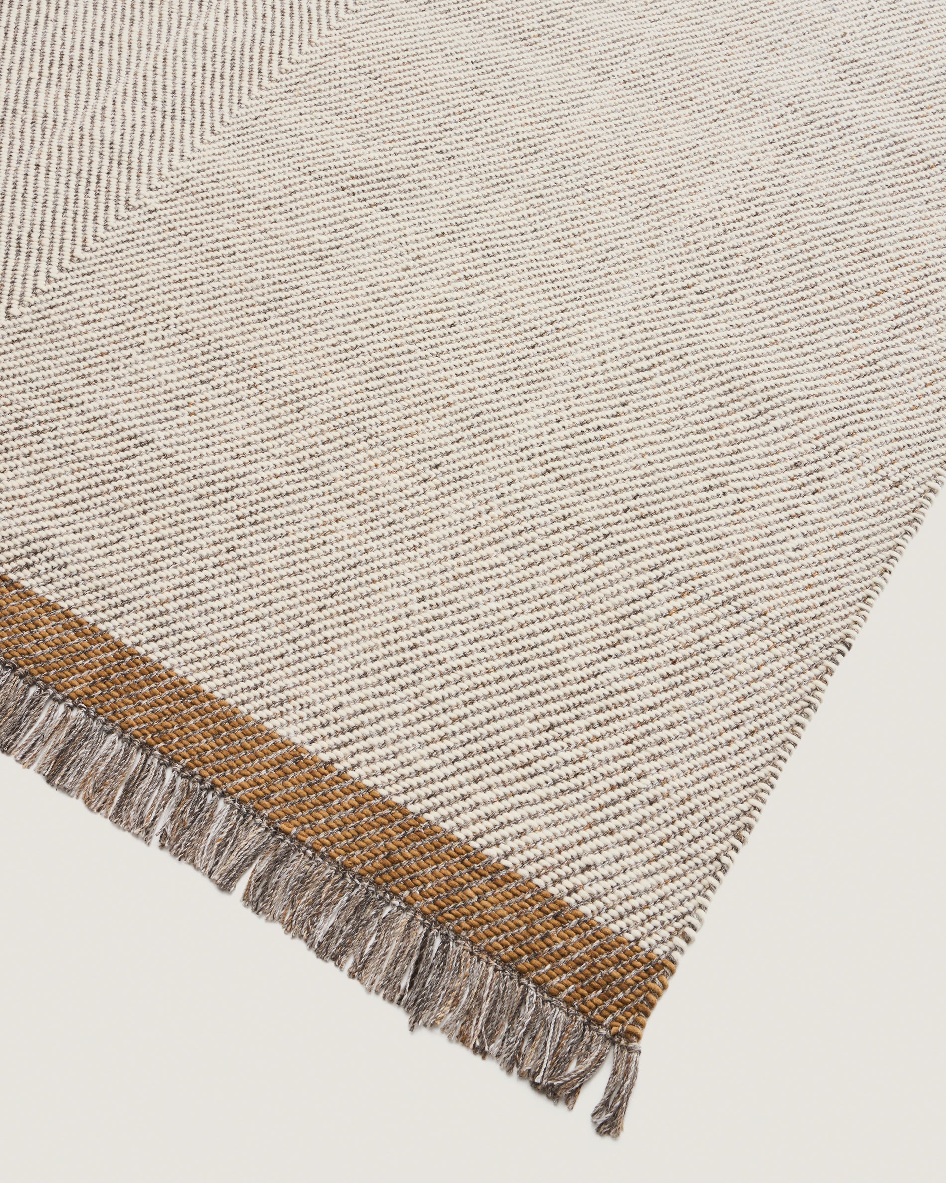 Brina beige herringbone jacquard wool rug 300 x 200cm - Detail