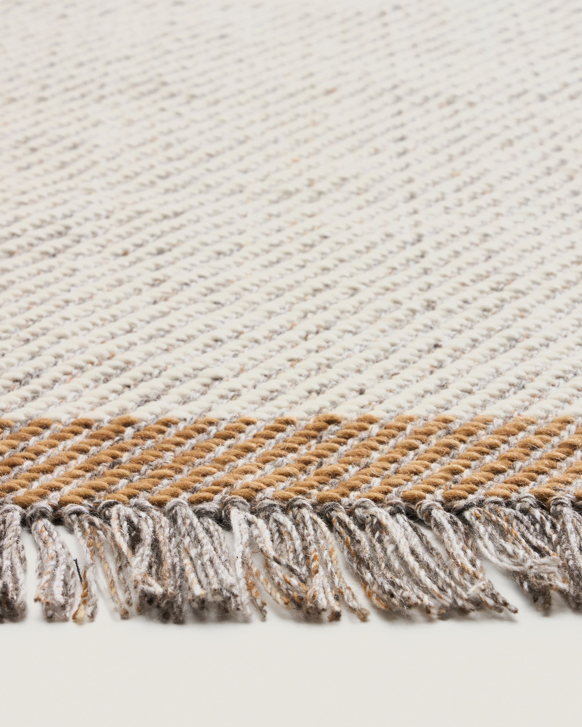 Brina beige herringbone jacquard wool rug 300 x 200cm - Detail