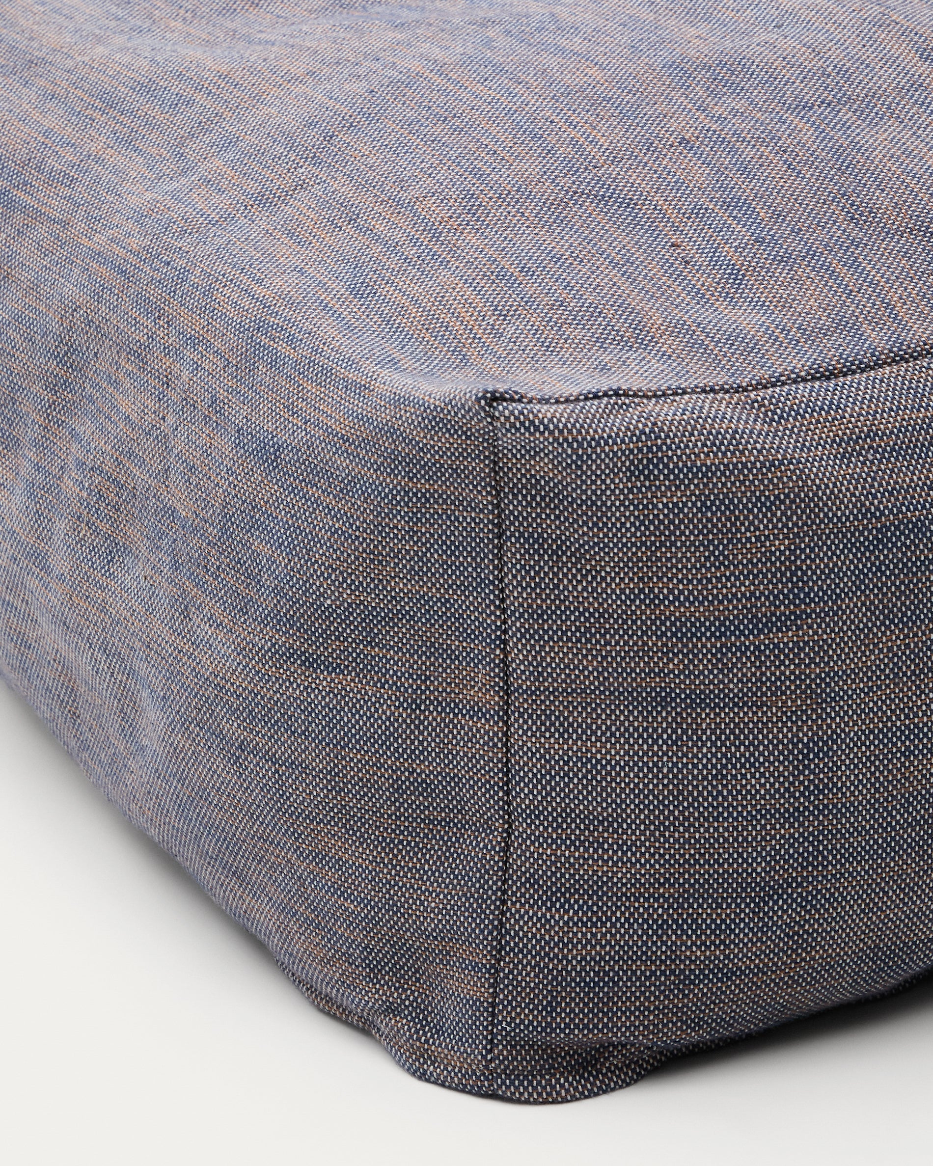 Pouf Vedell 100% PET dark blue 60 x 60 x 30 cm - Detail