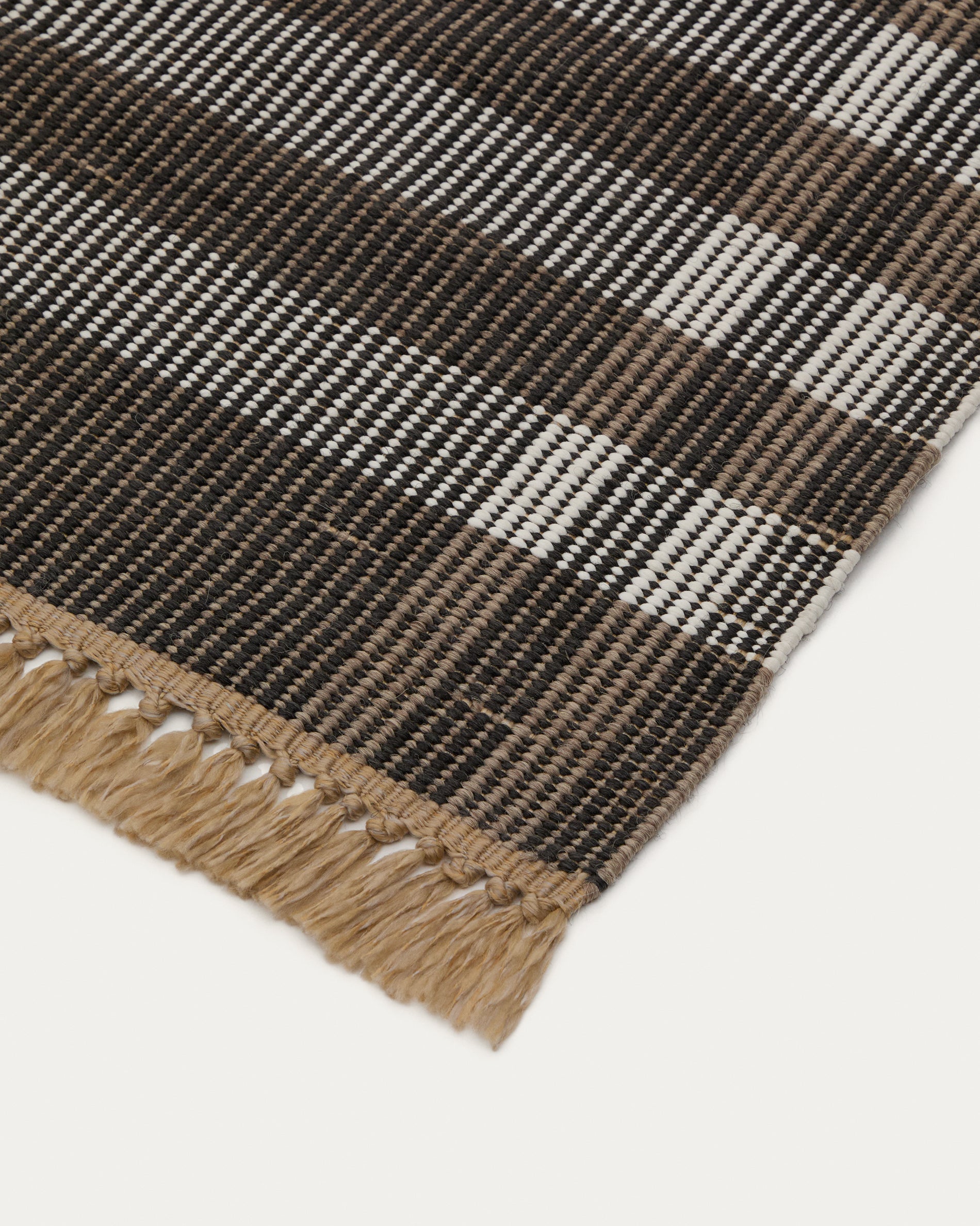 Rug Barani in synthetic fibers brown and black 60 x 90 cm - Detail