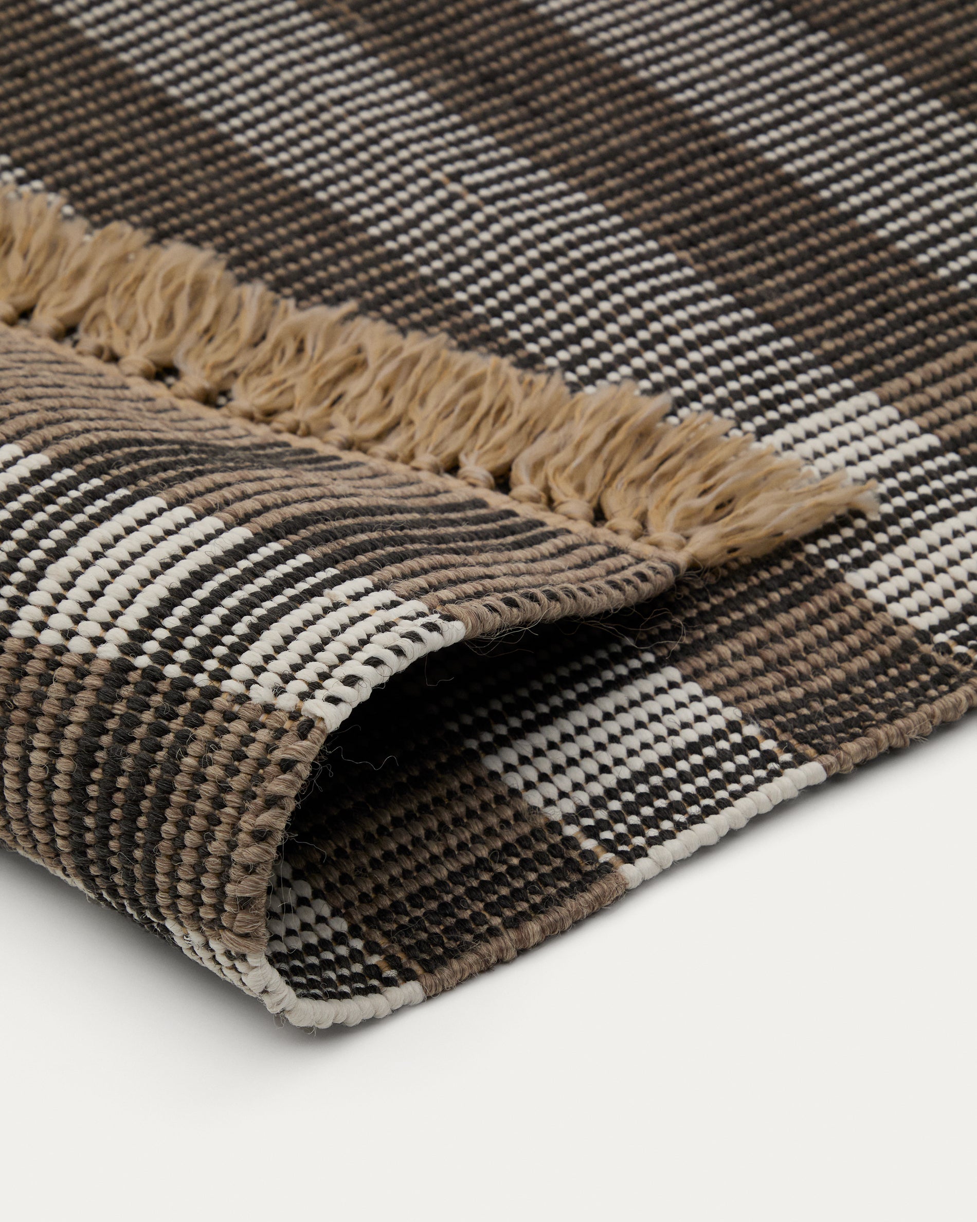 Rug Barani in synthetic fibers brown and black 60 x 90 cm - Detail