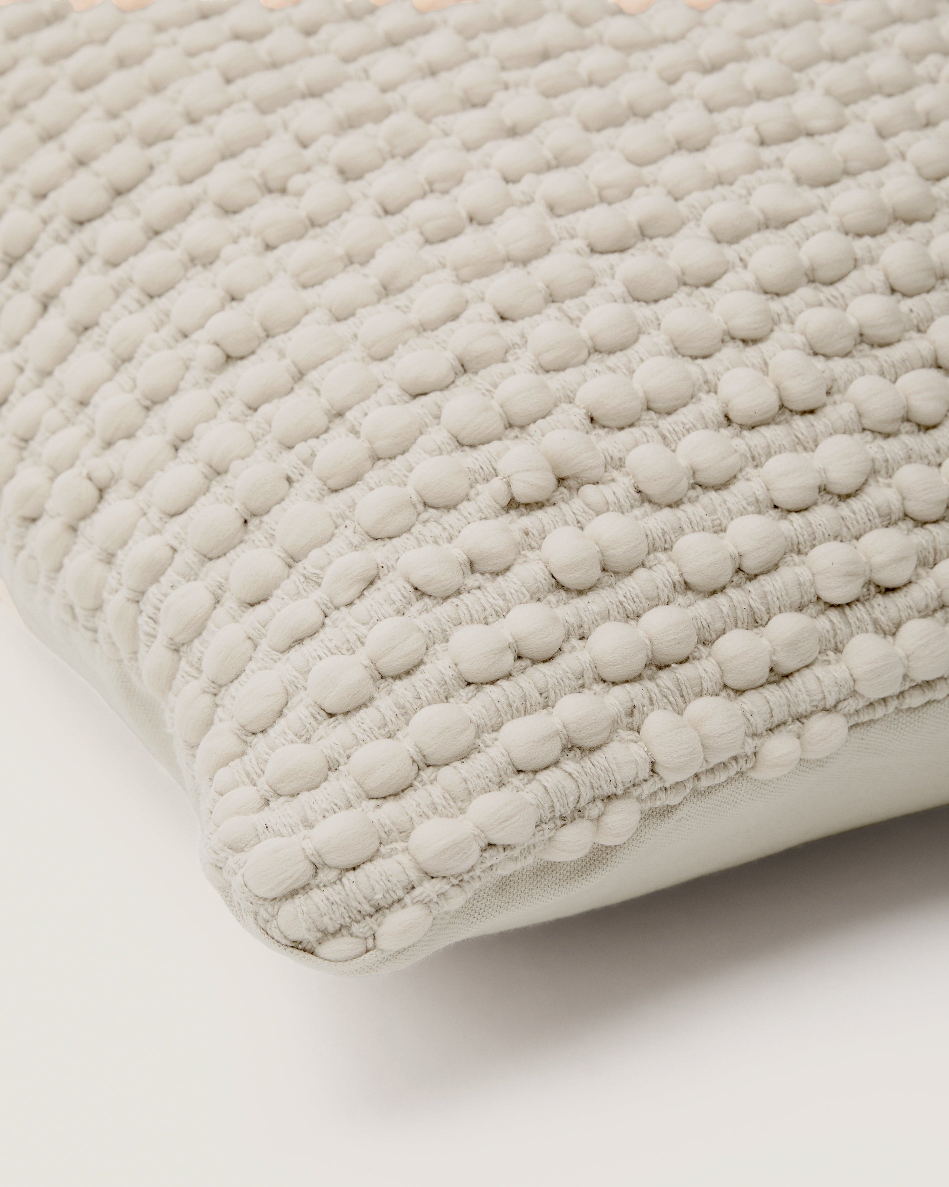 Mascarell white cotton and polyester cushion cover 50 x 50 cm - Detail