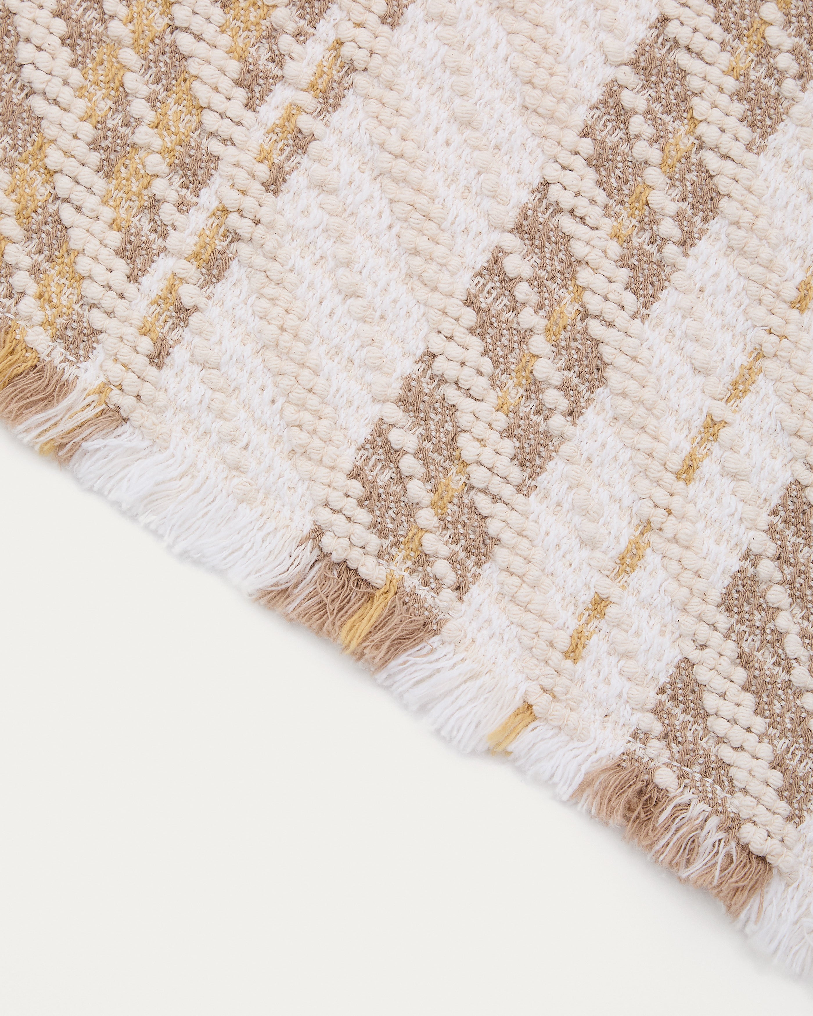 Milda white and beige 100% cotton bathmat with fringe detail 50 x 70cm - Detail