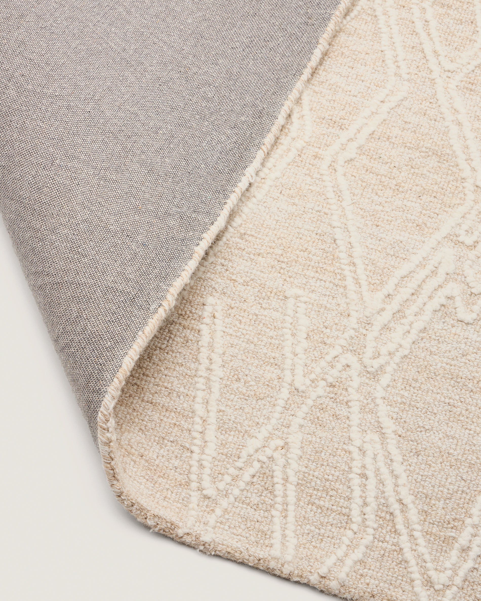 Selira beige wool rug with embroidered effect 300 x 200cm - Detail
