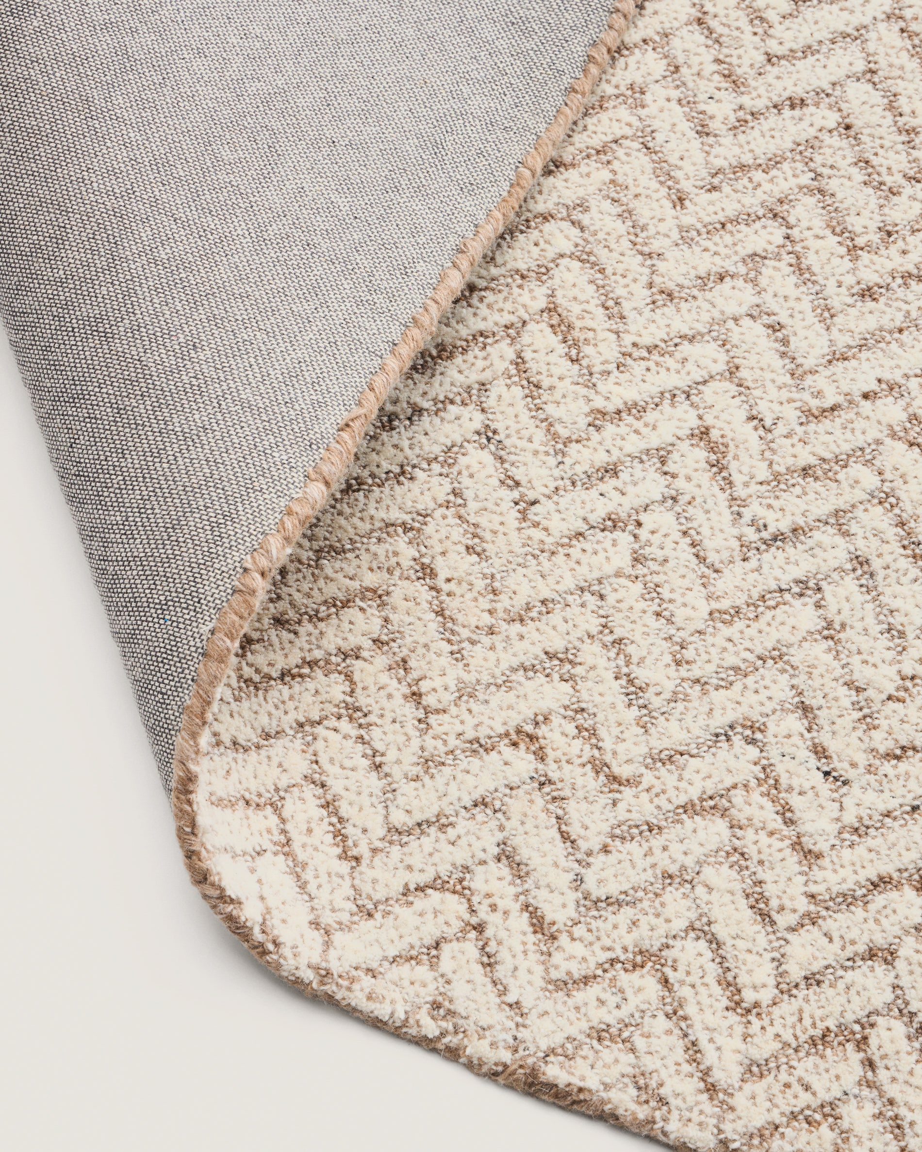 Calira beige woven jacquard wool rug 300 x 200cm - Detail