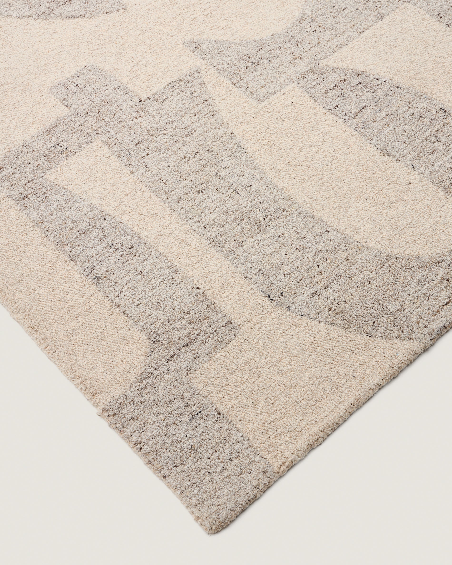 Norela grey jacquard wool blend rug 300 x 200cm - Detail