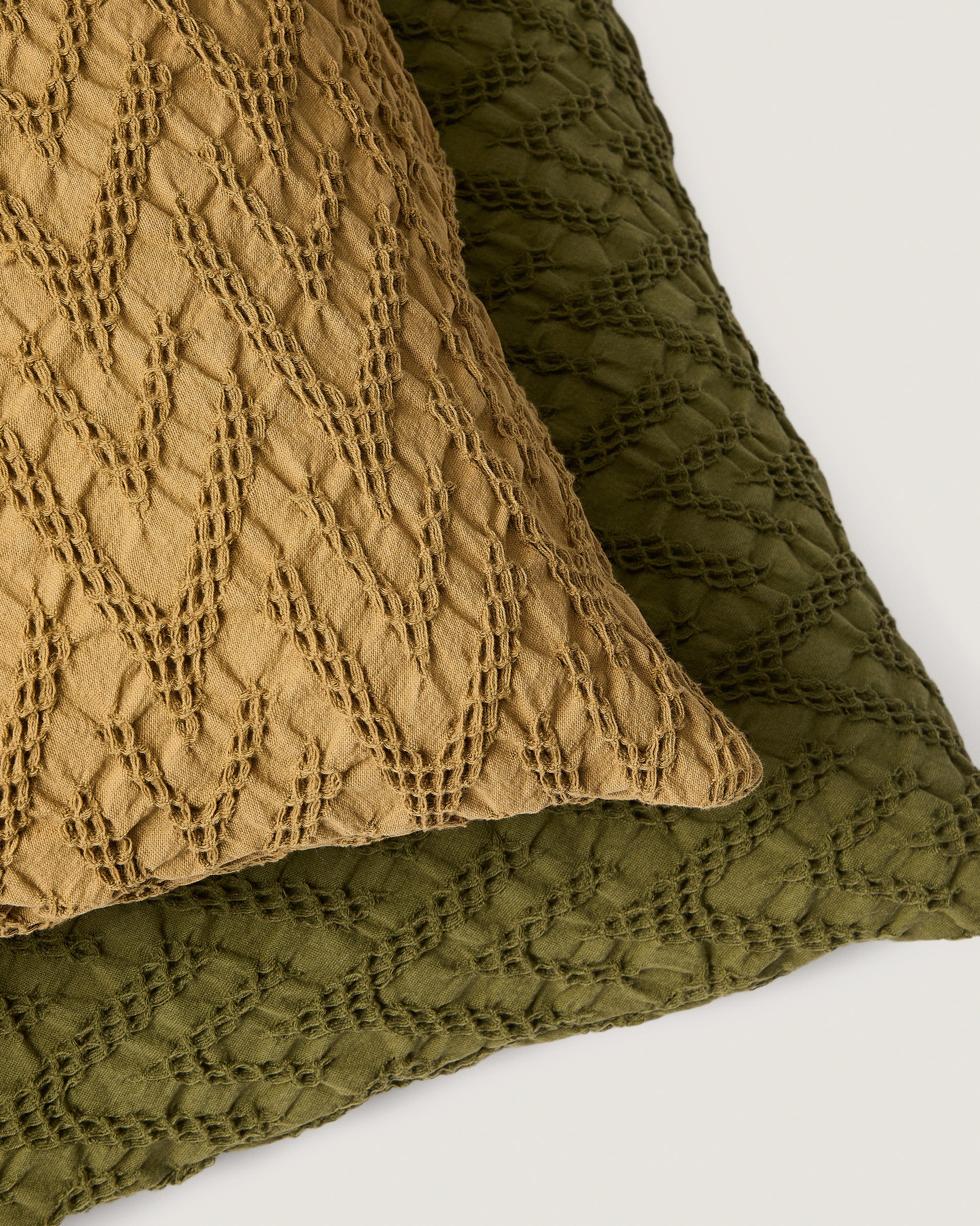 Evone cushion cover 100% cotton with waffle texture mustard 50 x 50 cm - Detail