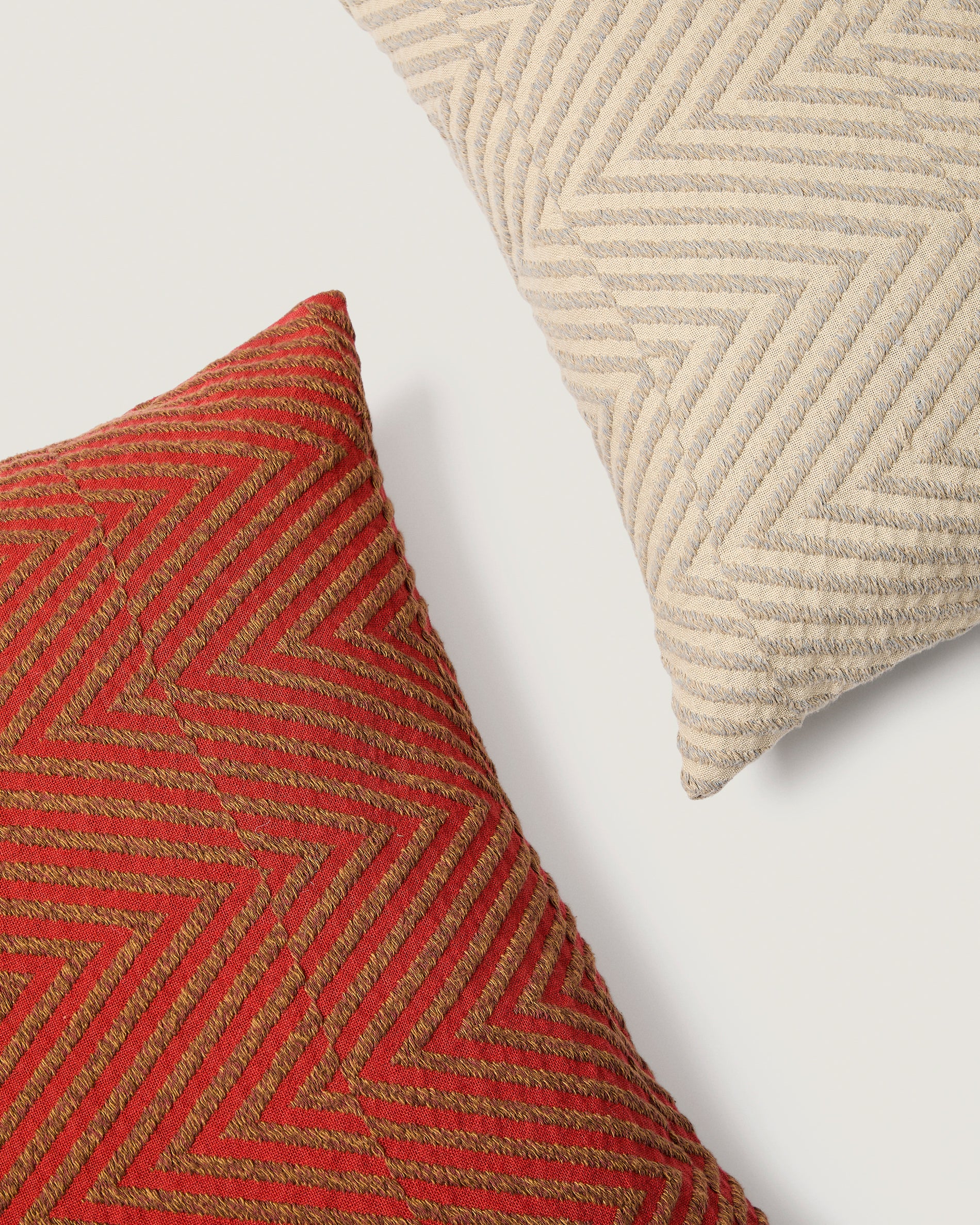 Lunver cushion cover in red chevron jacquard 50 x 50 cm - Detail