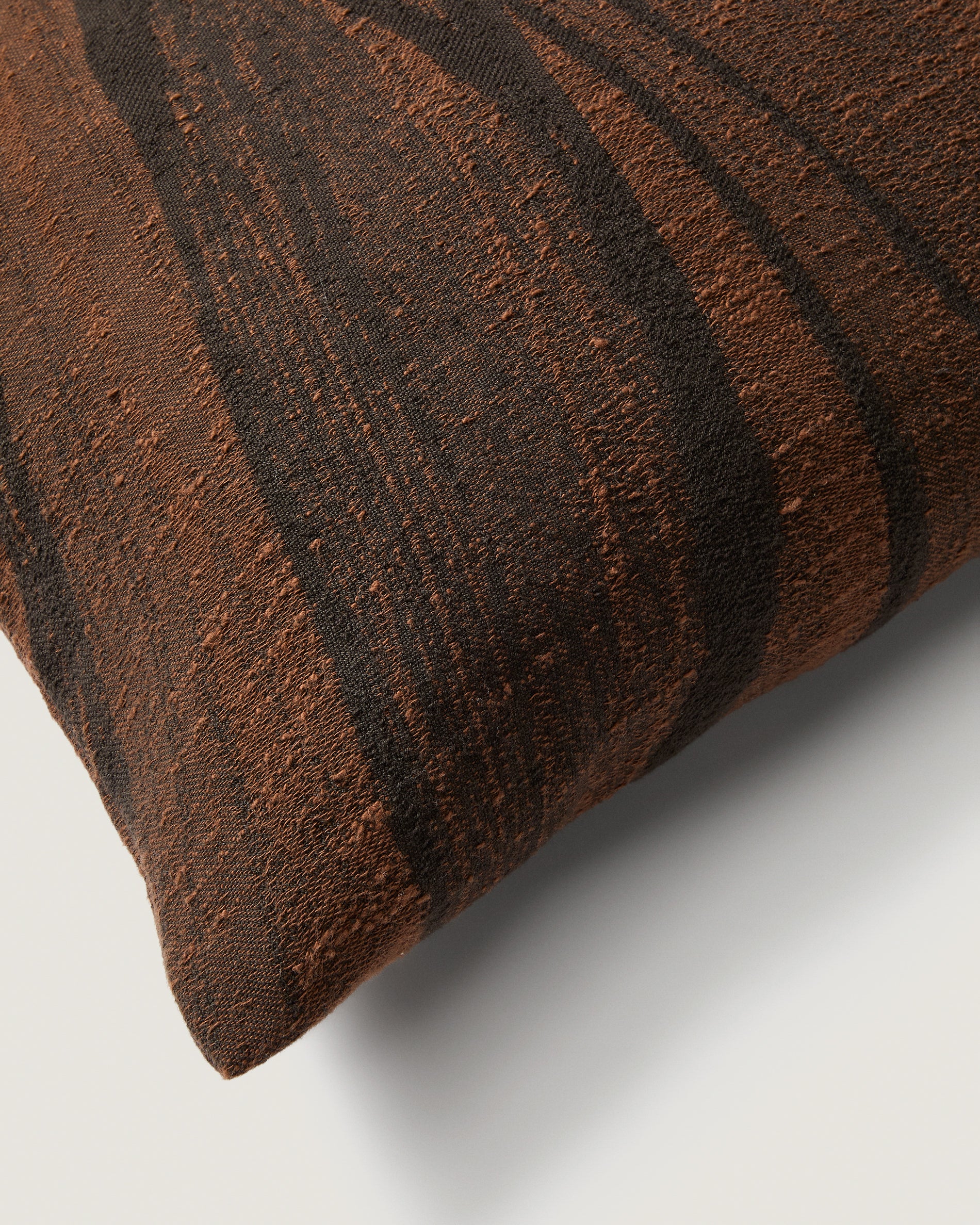 Frilo cushion cover in brown cotton and linen jacquard 50 x 50 cm - Detail