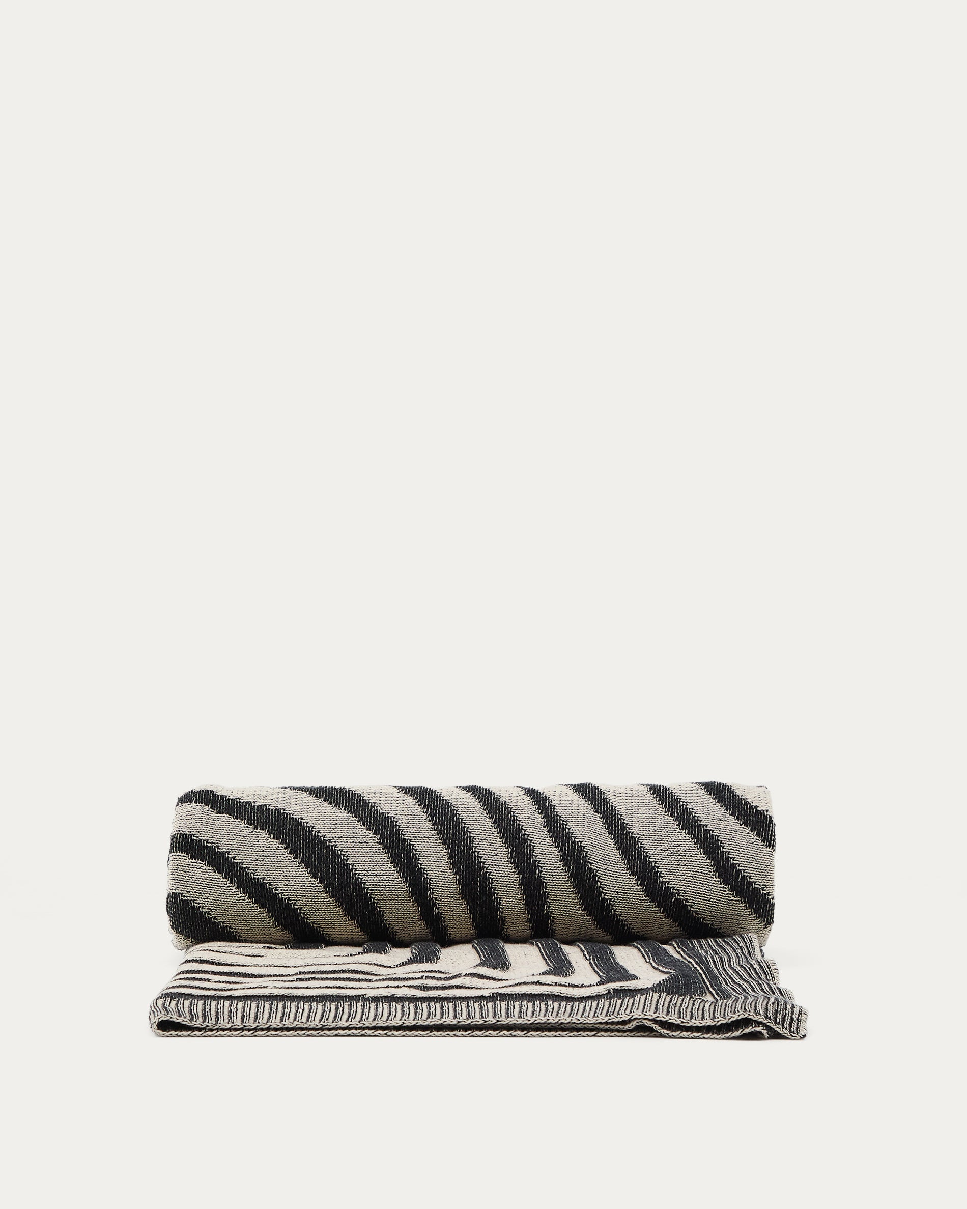 Oreli throw in black cotton jacquard with zebra pattern 130 x 170 cm - Product View