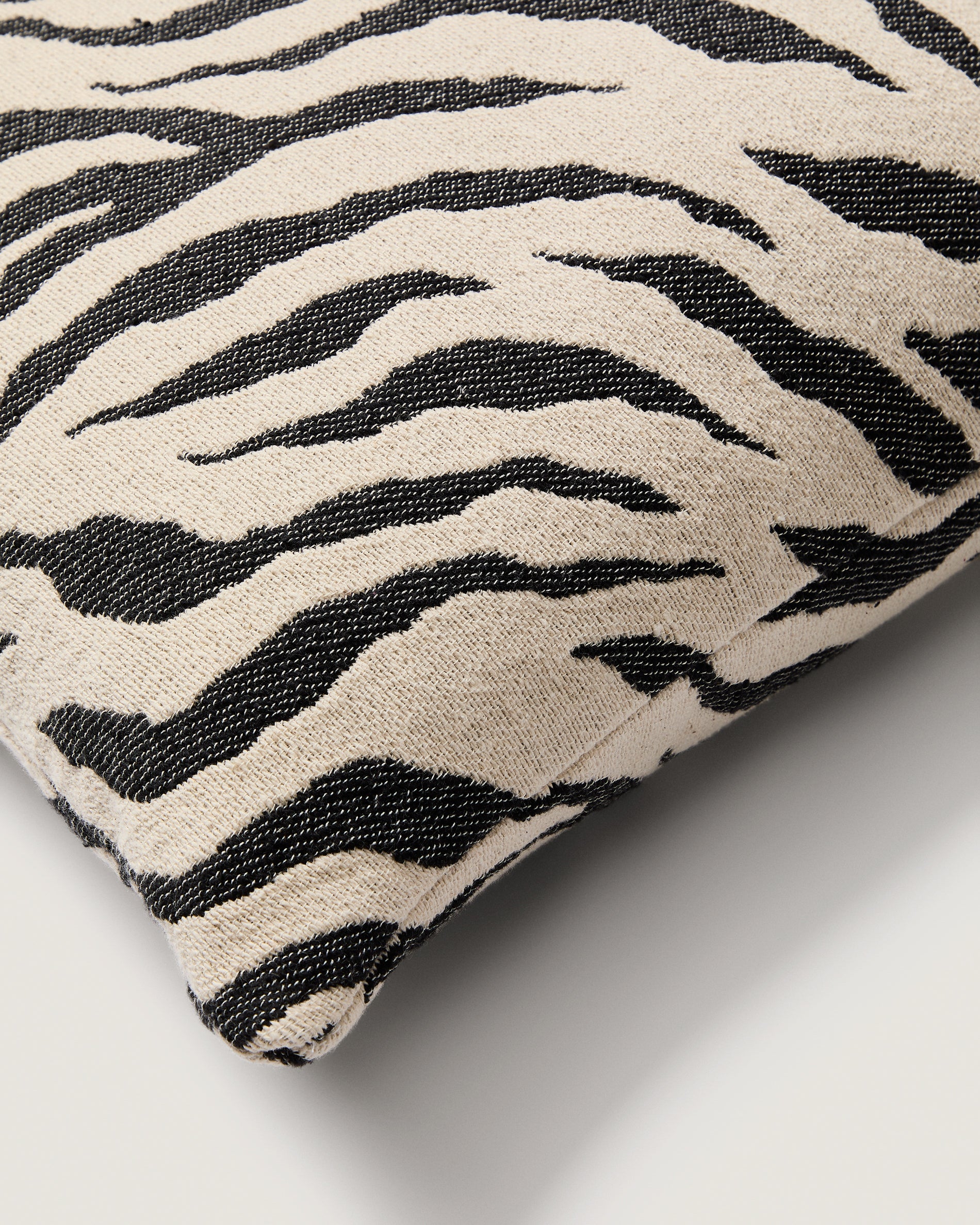 Meluni zebra cotton jacquard cushion cover 45 x 45cm - Detail