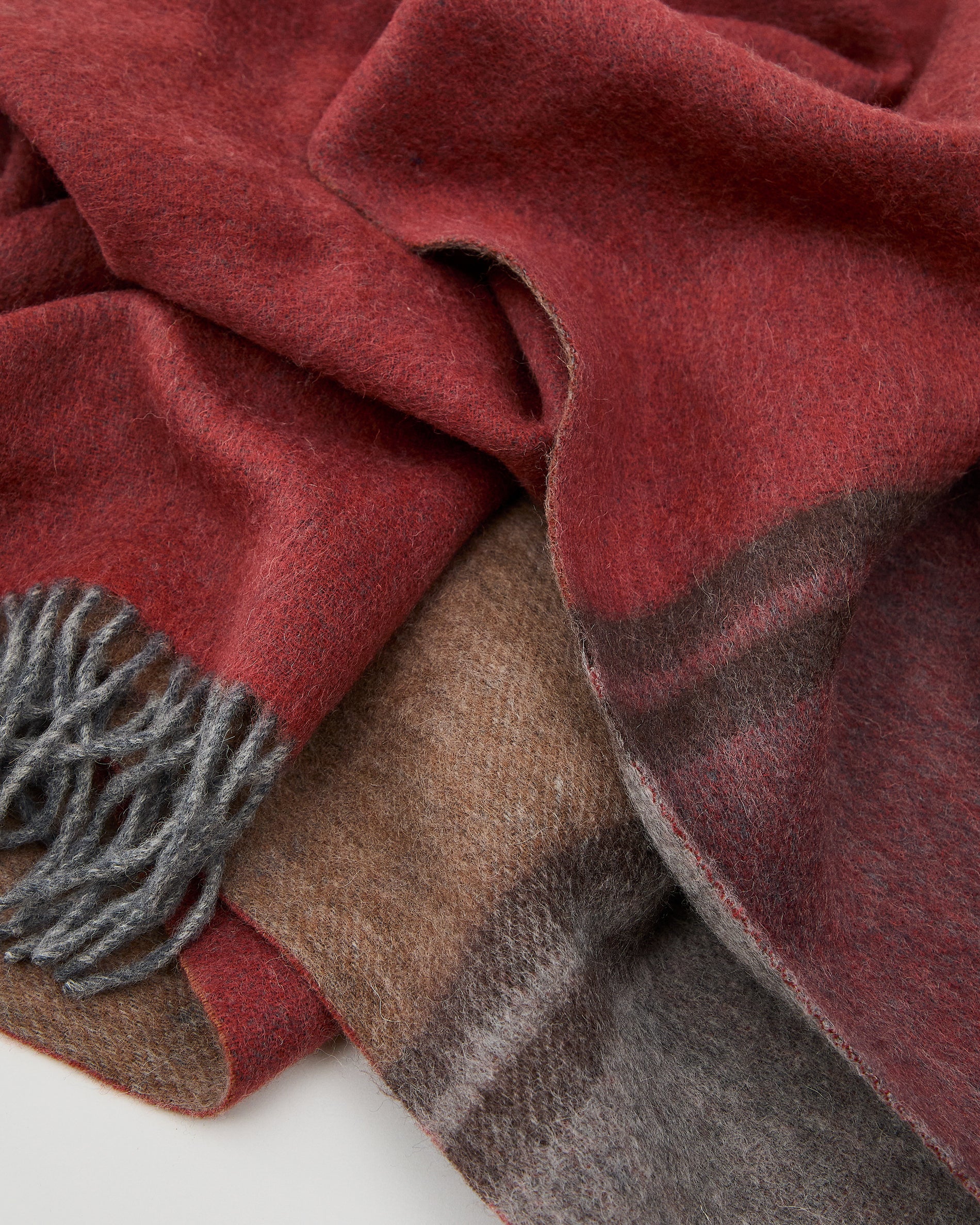 Zunara multicoloured double-sided wool blend blanket with fringing 170 x 130cm - Detail