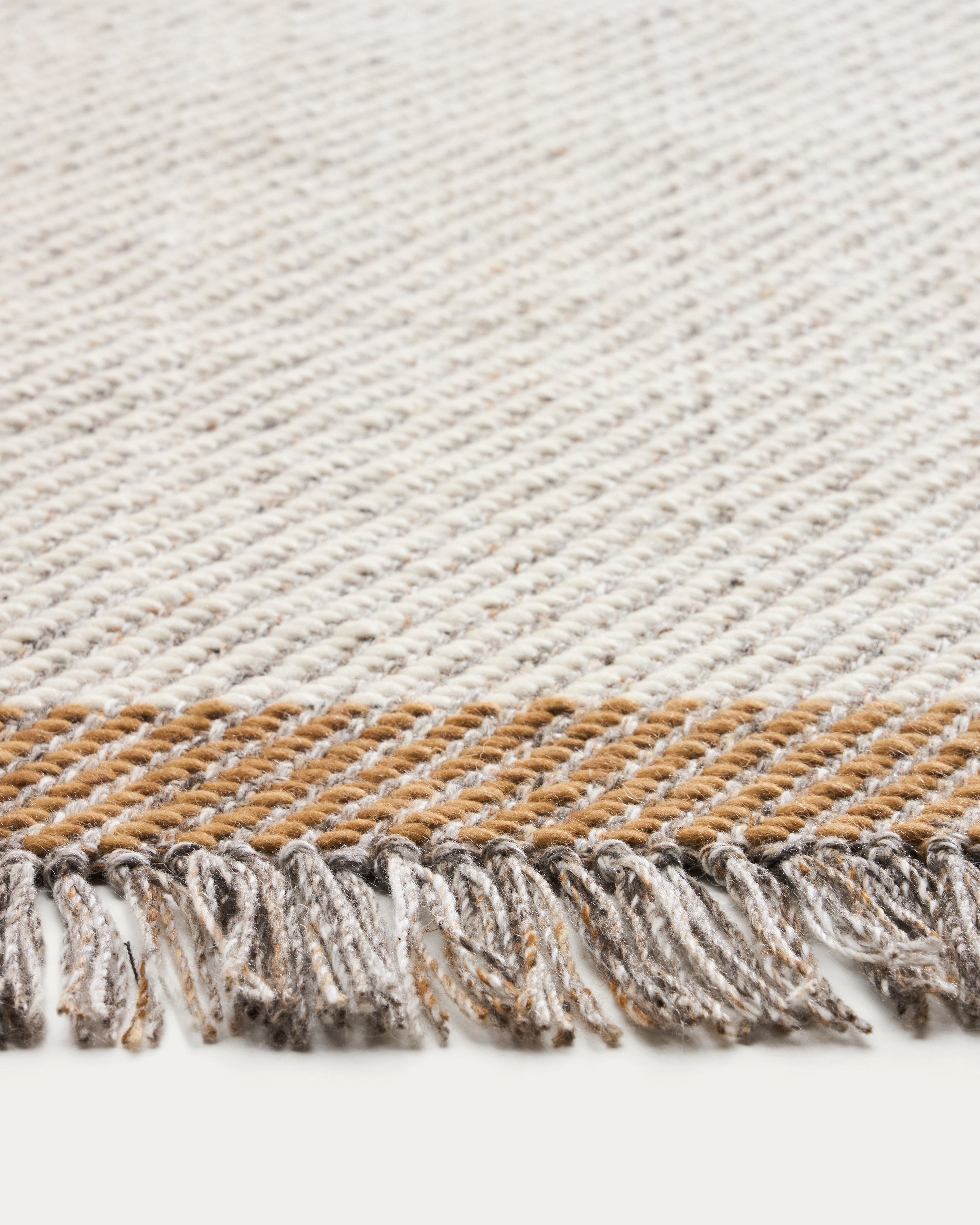 Brina beige herringbone jacquard wool rug 230 x 160cm - Detail