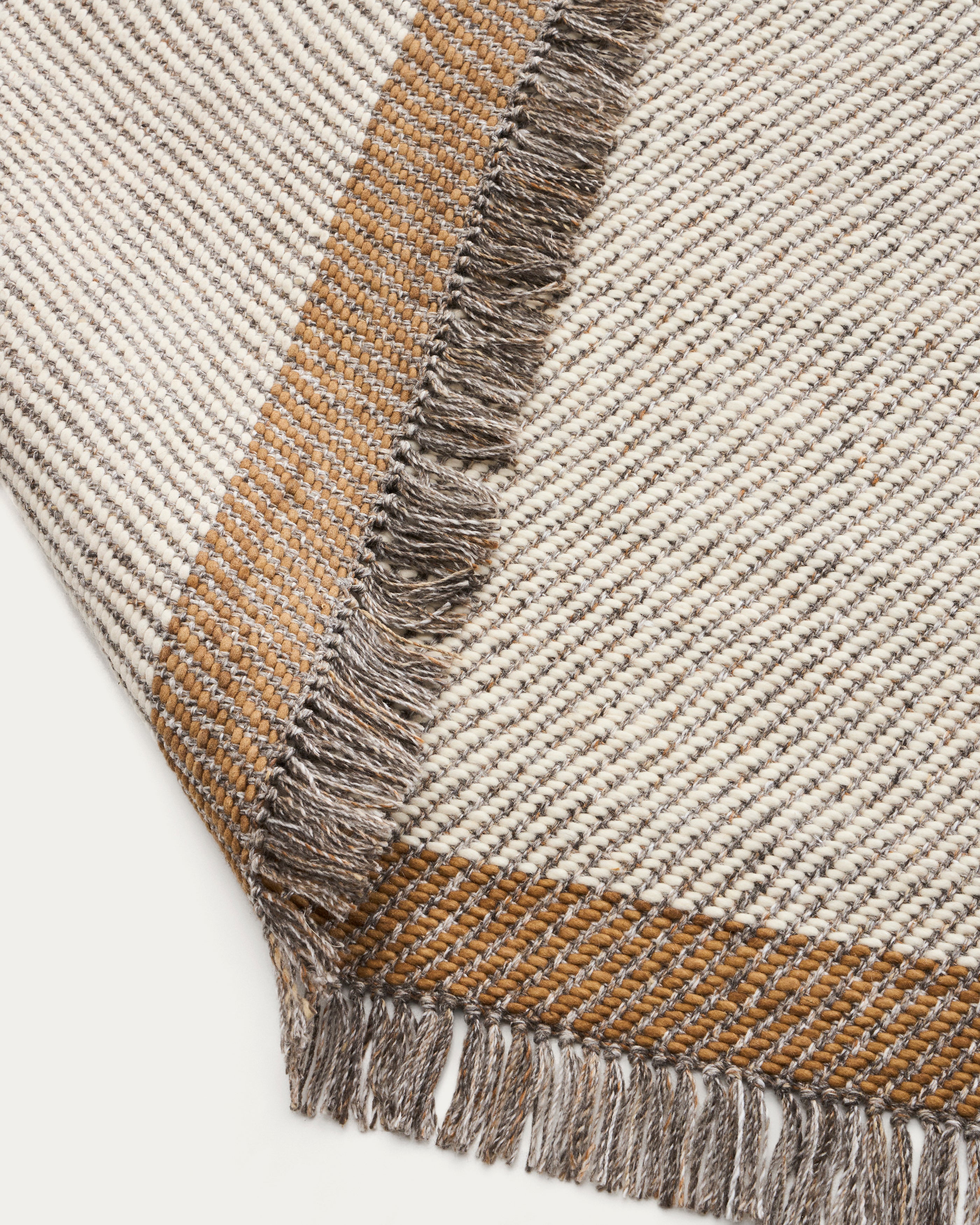 Brina beige herringbone jacquard wool rug 230 x 160cm - Detail