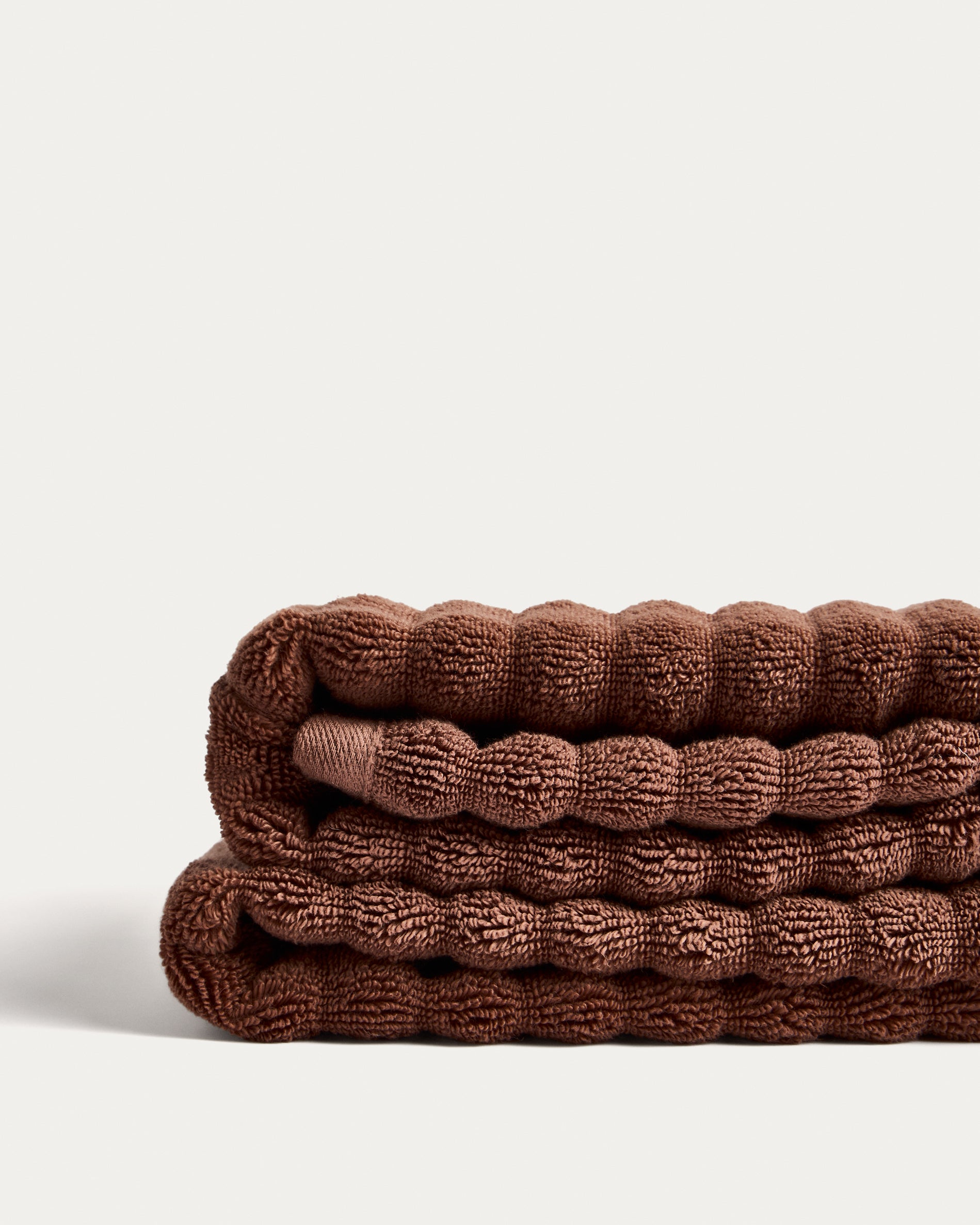 Navira 100% cotton dark brown bath towel 70 x 140cm - Detail