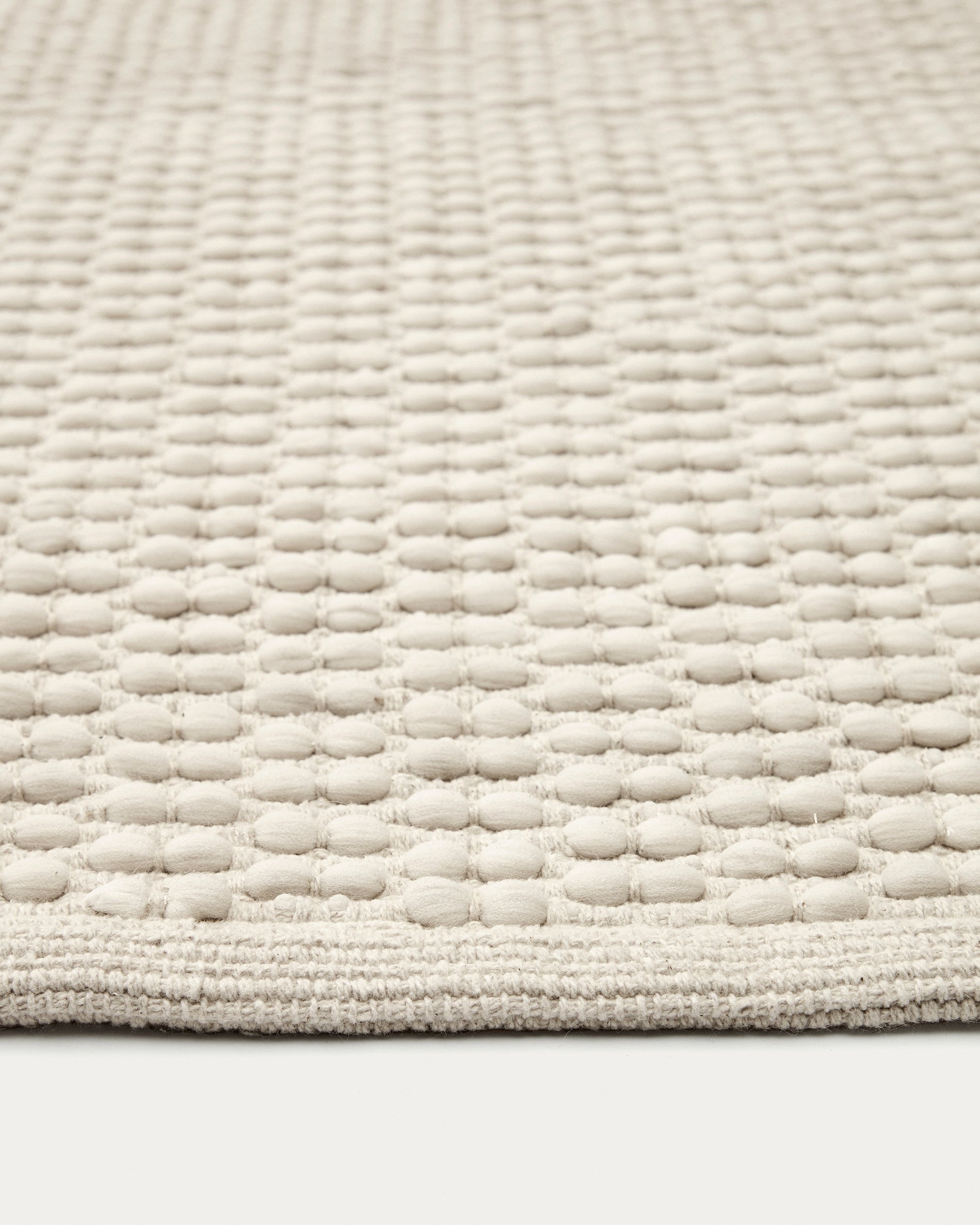 Mascarell rug, cotton and polyester in white, 200 x 300 cm - Detail