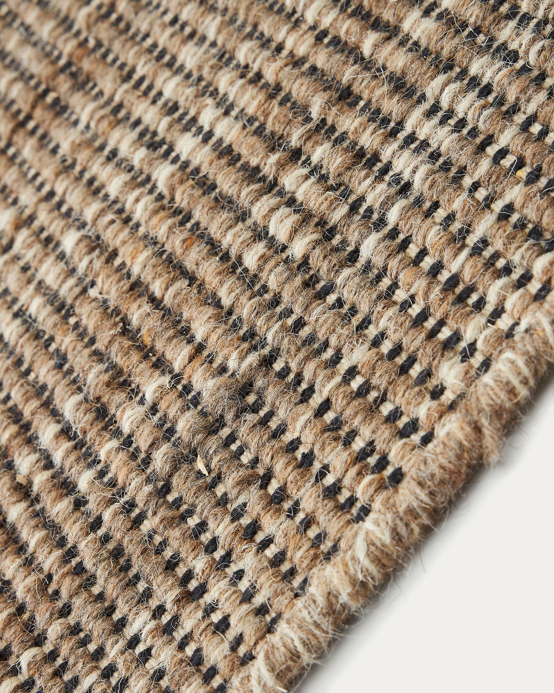 Malenka brown wool carpet 200 x 300 cm - Detail